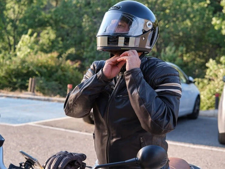 How Should a Motorcycle Helmet Fit? - VikingBags How Should a Motorcycle Helmet Fit? - VikingBags
