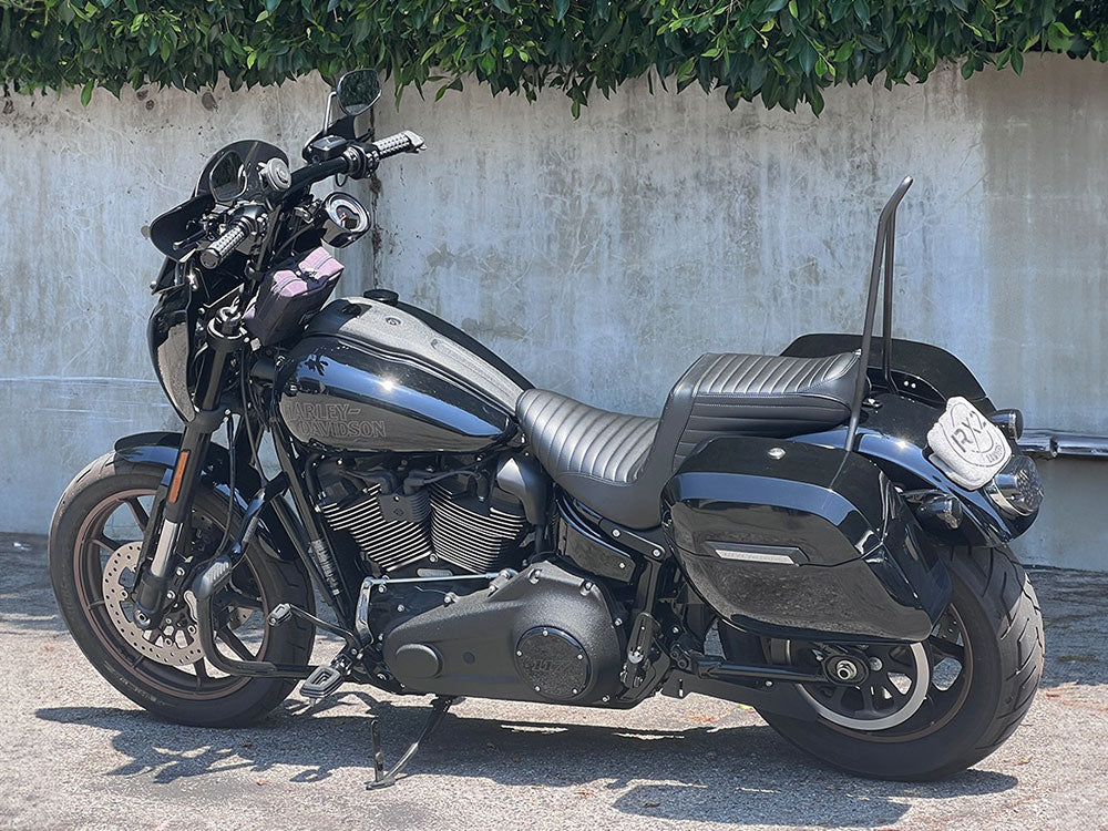 Pros & Cons of Straight Motorcycle Sissy Bars