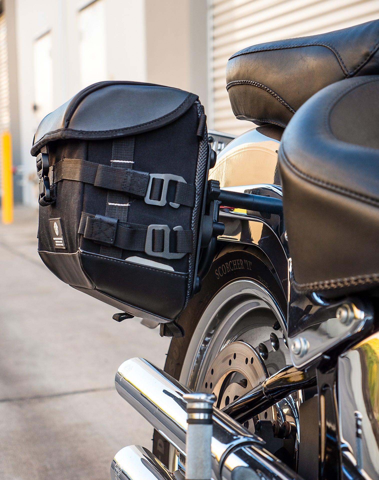 10L - Incognito Quick-Mount Small Solo Saddlebag (Right Only) for Harley Softail Fat Boy Lo FLSTFB v3