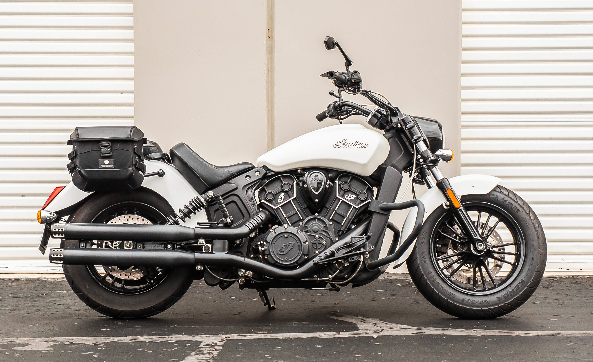 10L - Incognito Quick-Mount Small Indian Scout Sixty Classic Solo Saddlebag (Right Only) Lifestyle @expand