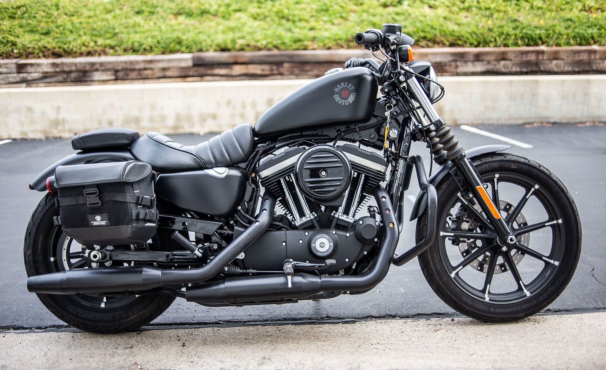 10L - Incognito Quick Mount Small Solo Motorcycle Saddlebag (Right Only) for Harley Sportster 1200 Iron XL1200NS @expand