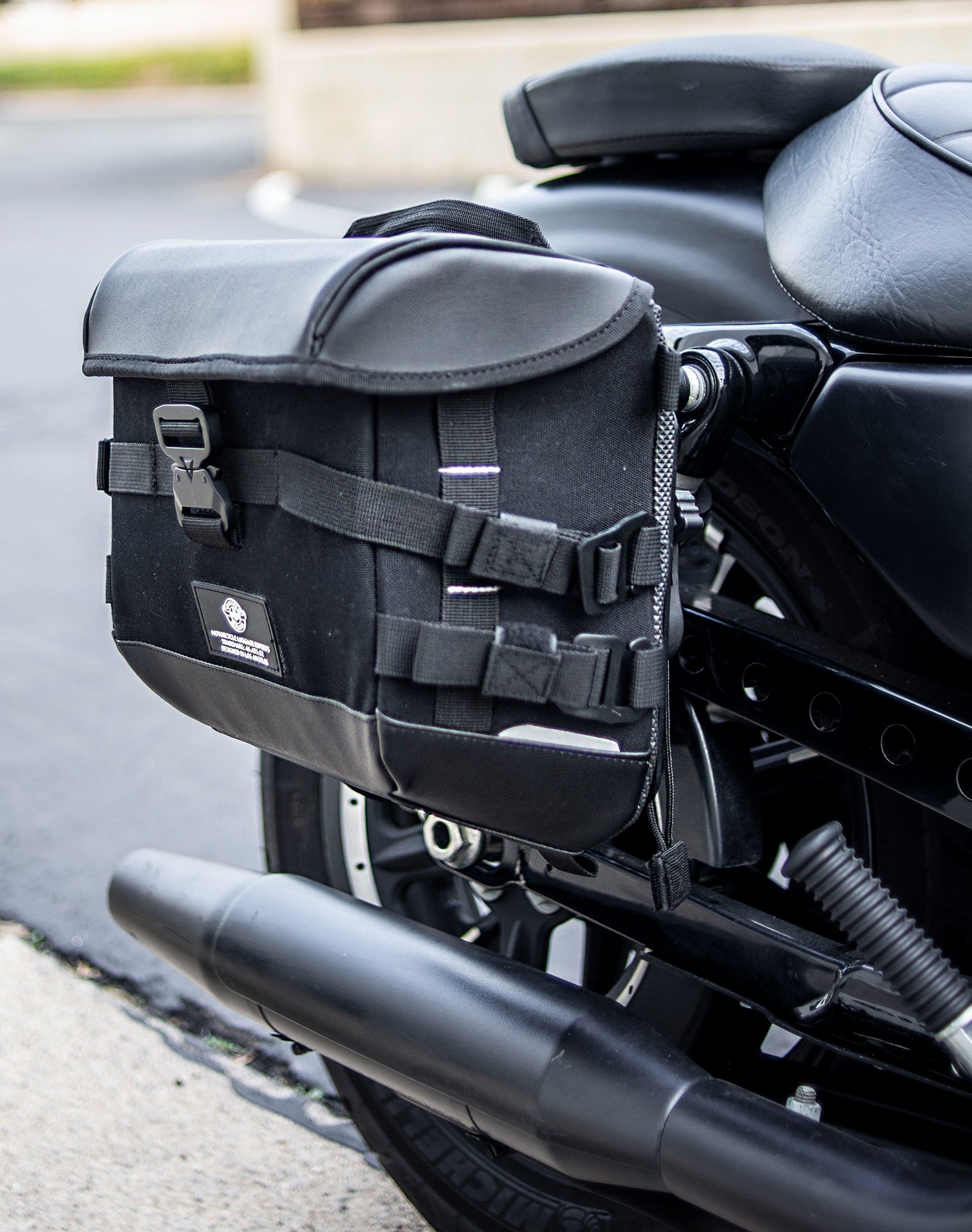 10L - Incognito Quick Mount Small Solo Motorcycle Saddlebag (Right Only) for Harley Sportster 1200 Iron XL1200NS v3