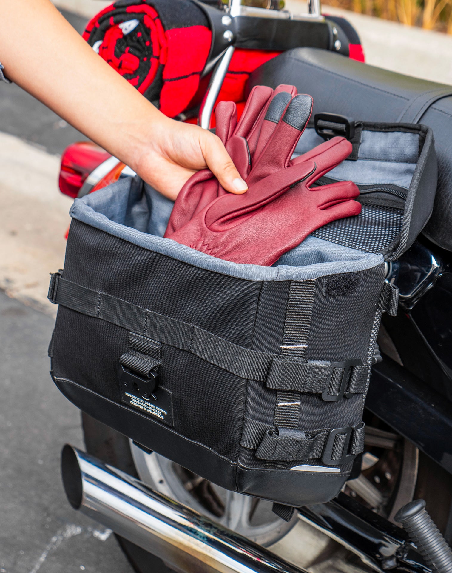 10L - Incognito Quick Mount Small Solo Motorcycle Saddlebag (Right Only) for Harley Sportster 883 Low XL883L v4