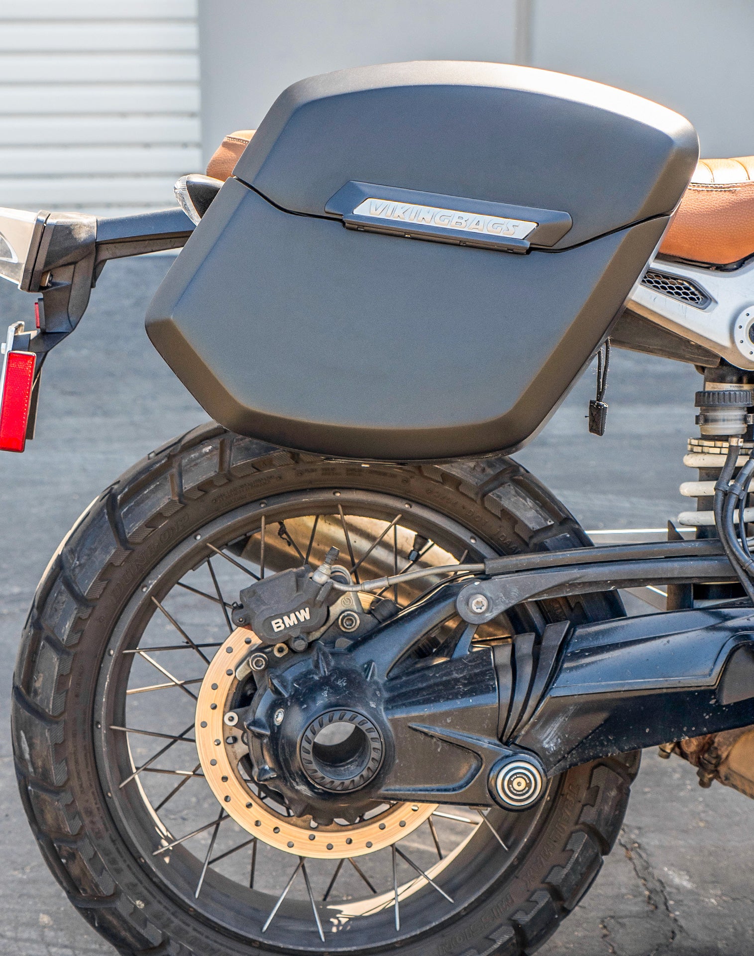 12L - Ironclad Quick Mount Medium BMW R nineT Matte Hard Solo Saddlebag (Right Only) v2