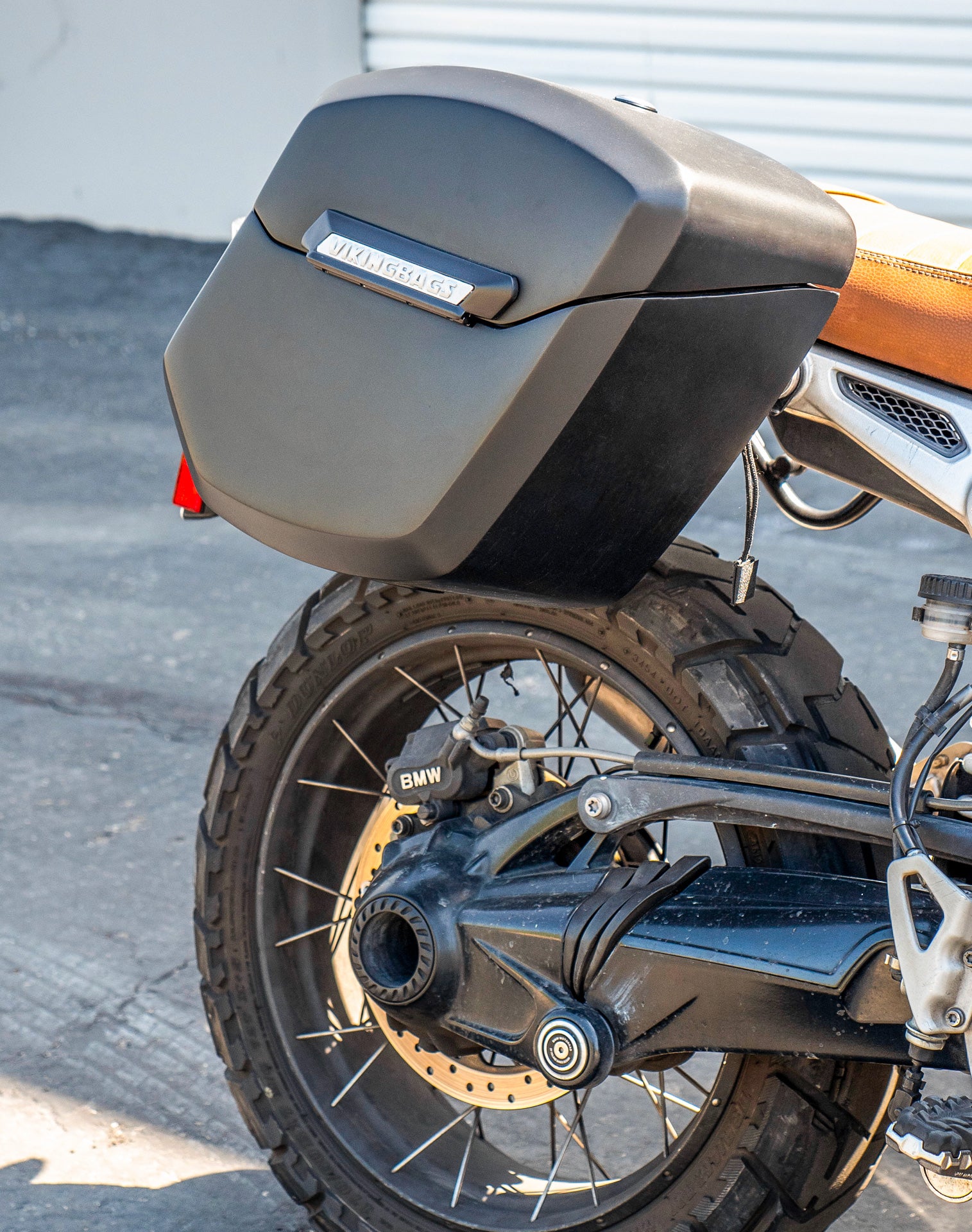 12L - Ironclad Quick Mount Medium BMW R nineT Matte Hard Solo Saddlebag (Right Only) v3