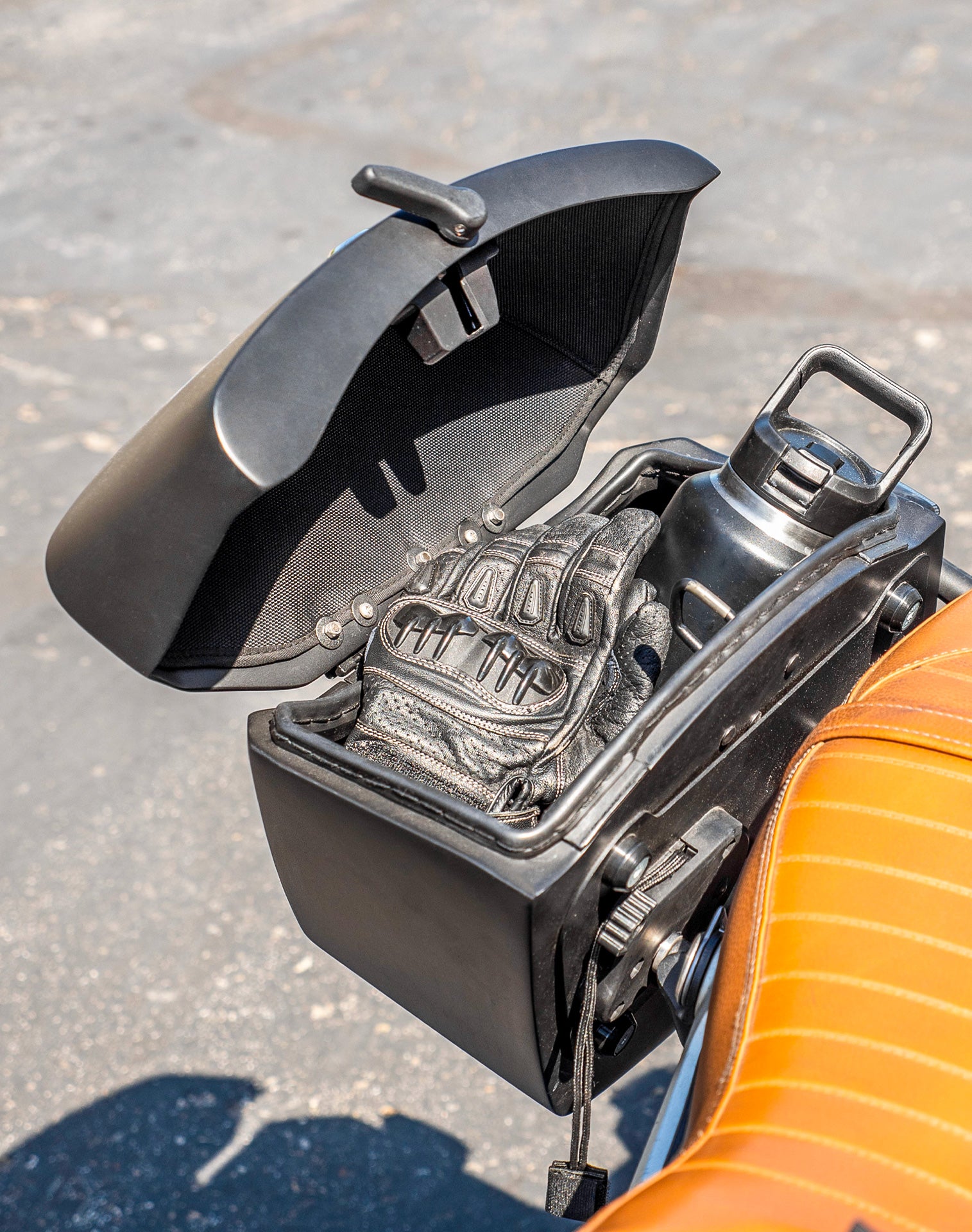 12L - Ironclad Quick Mount Medium BMW R nineT Matte Hard Solo Saddlebag (Right Only) v4