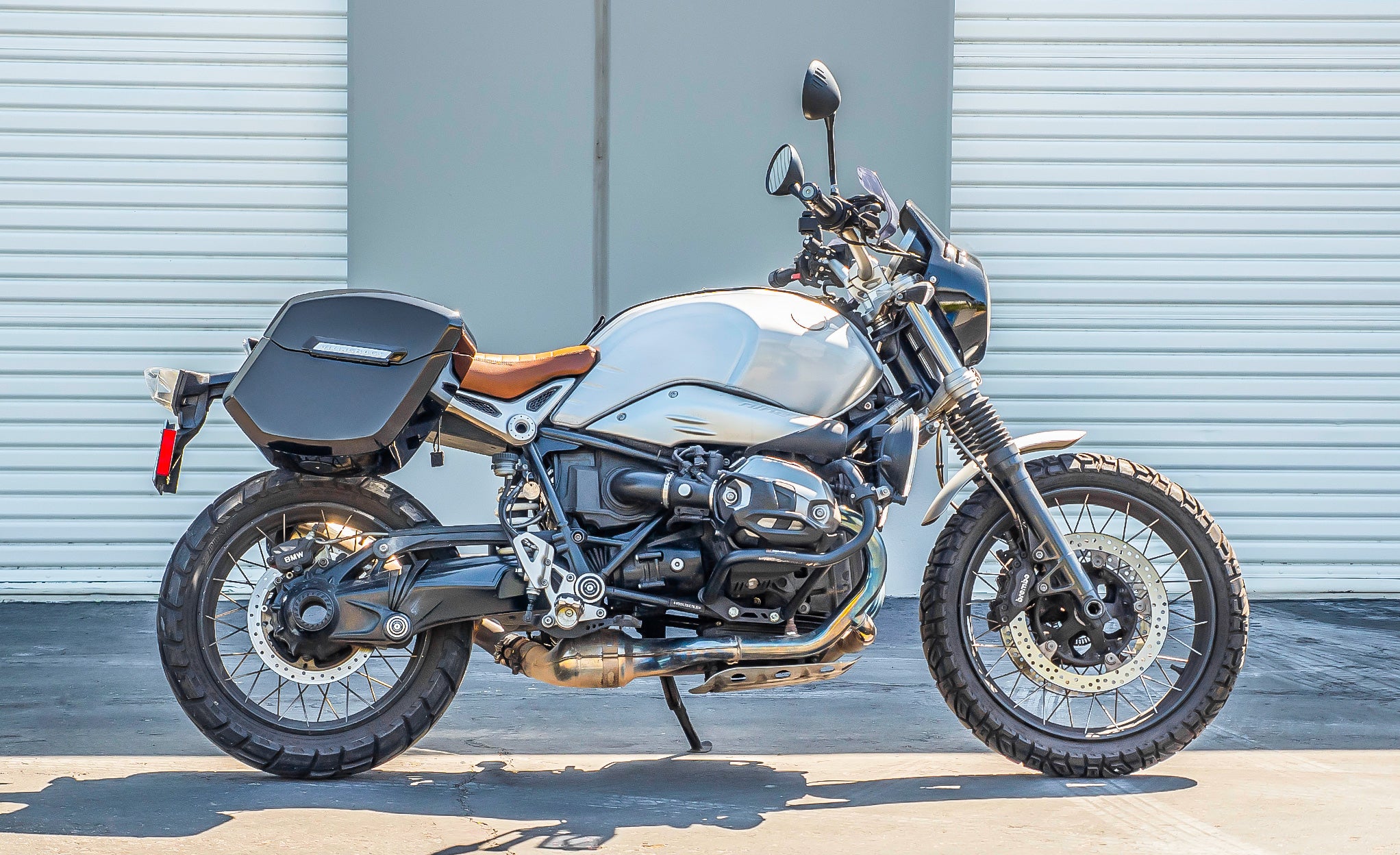 12L - Ironclad Quick-Mount Medium BMW R nineT Painted Hard Solo Saddlebag (Right Only) @expand