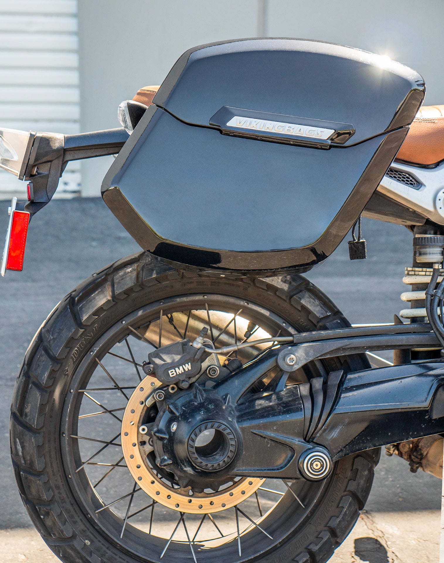 12L - Ironclad Quick-Mount Medium BMW R nineT Painted Hard Solo Saddlebag (Right Only) v2