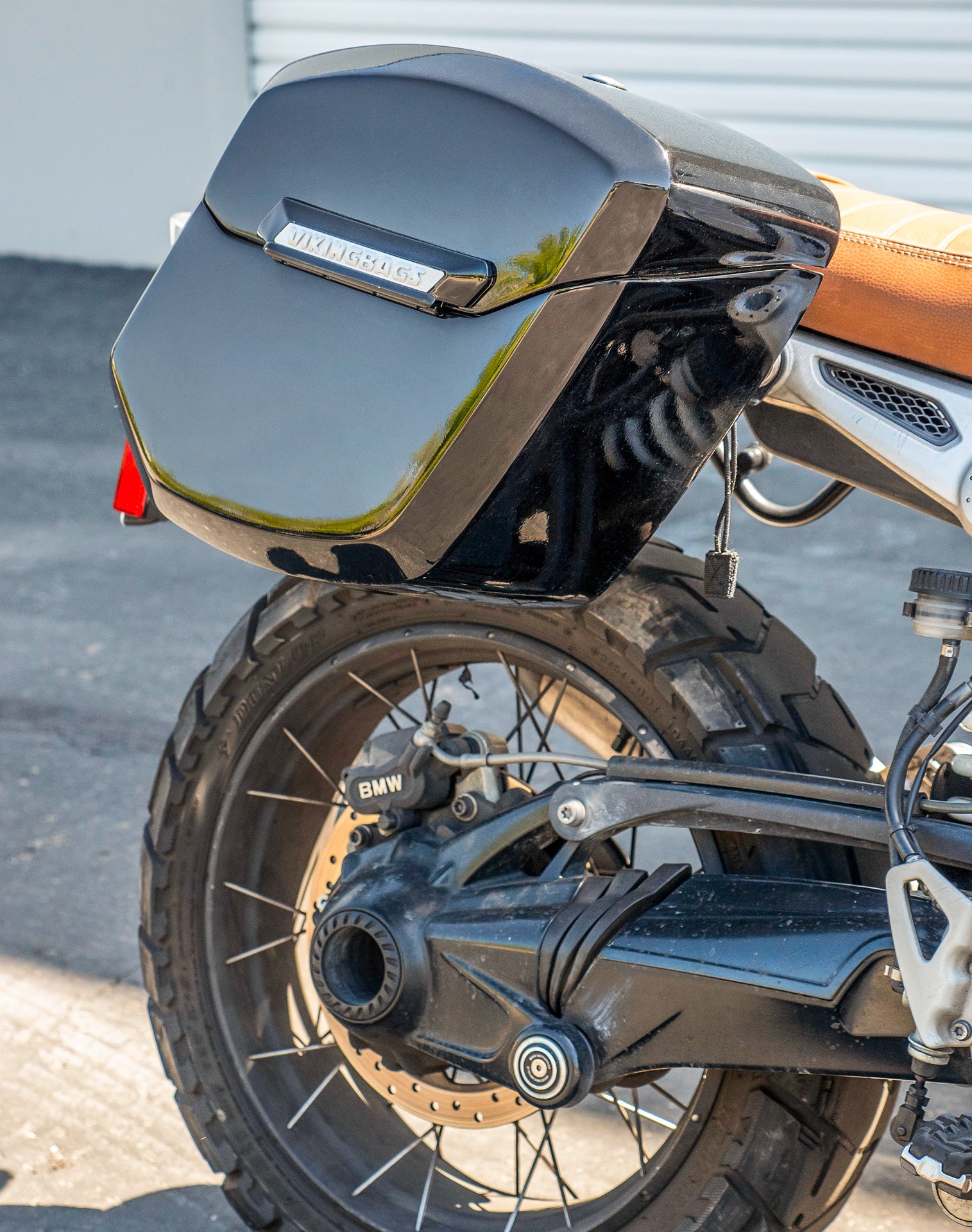 12L - Ironclad Quick-Mount Medium BMW R nineT Painted Hard Solo Saddlebag (Right Only) v3