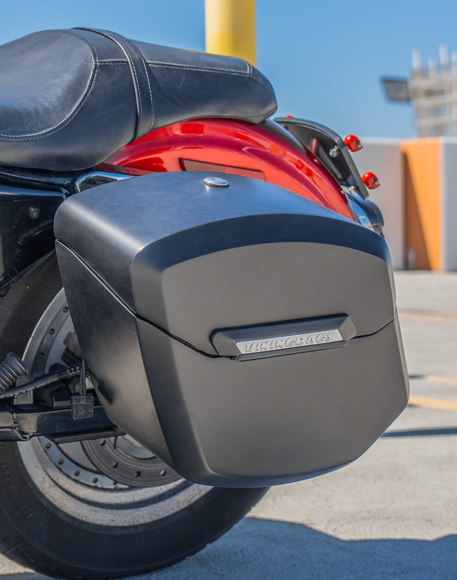 12L - Ironclad Quick Mount Medium Harley Sportster 883 Custom XL883C Matte Hard Solo Saddlebag (Left Only) v3