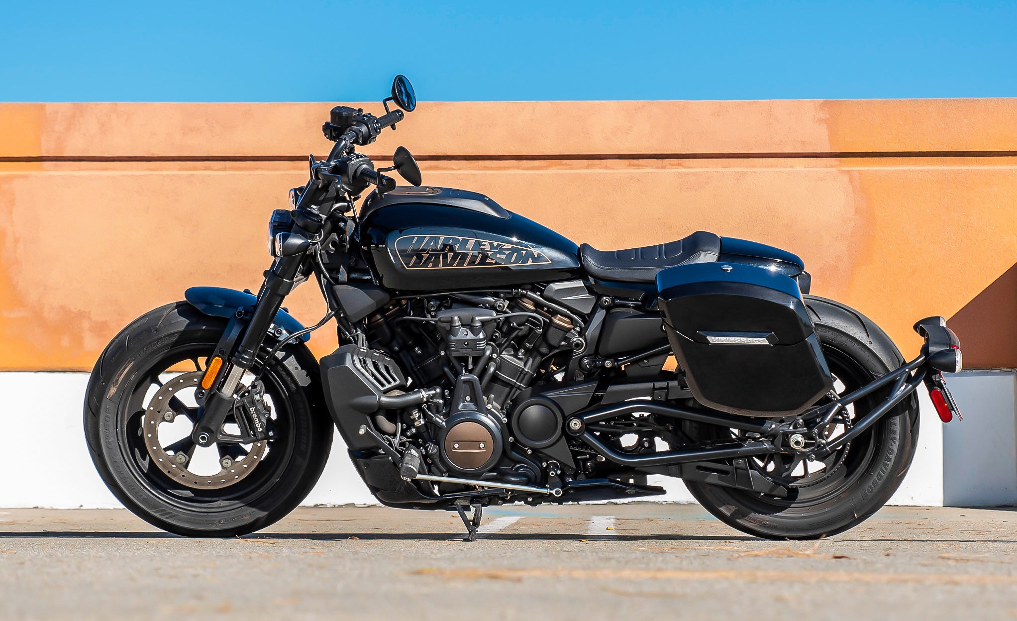 12L - Ironclad Quick-Mount Medium Harley Sportster S (RH1250S) Painted Hard Solo Saddlebag (Left Only) @expand