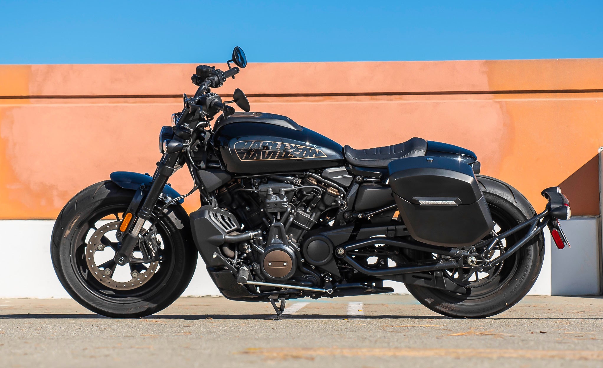 12L - Ironclad Quick Mount Medium Harley Sportster S (RH1250S) Matte Hard Solo Saddlebag (Left Only) @expand