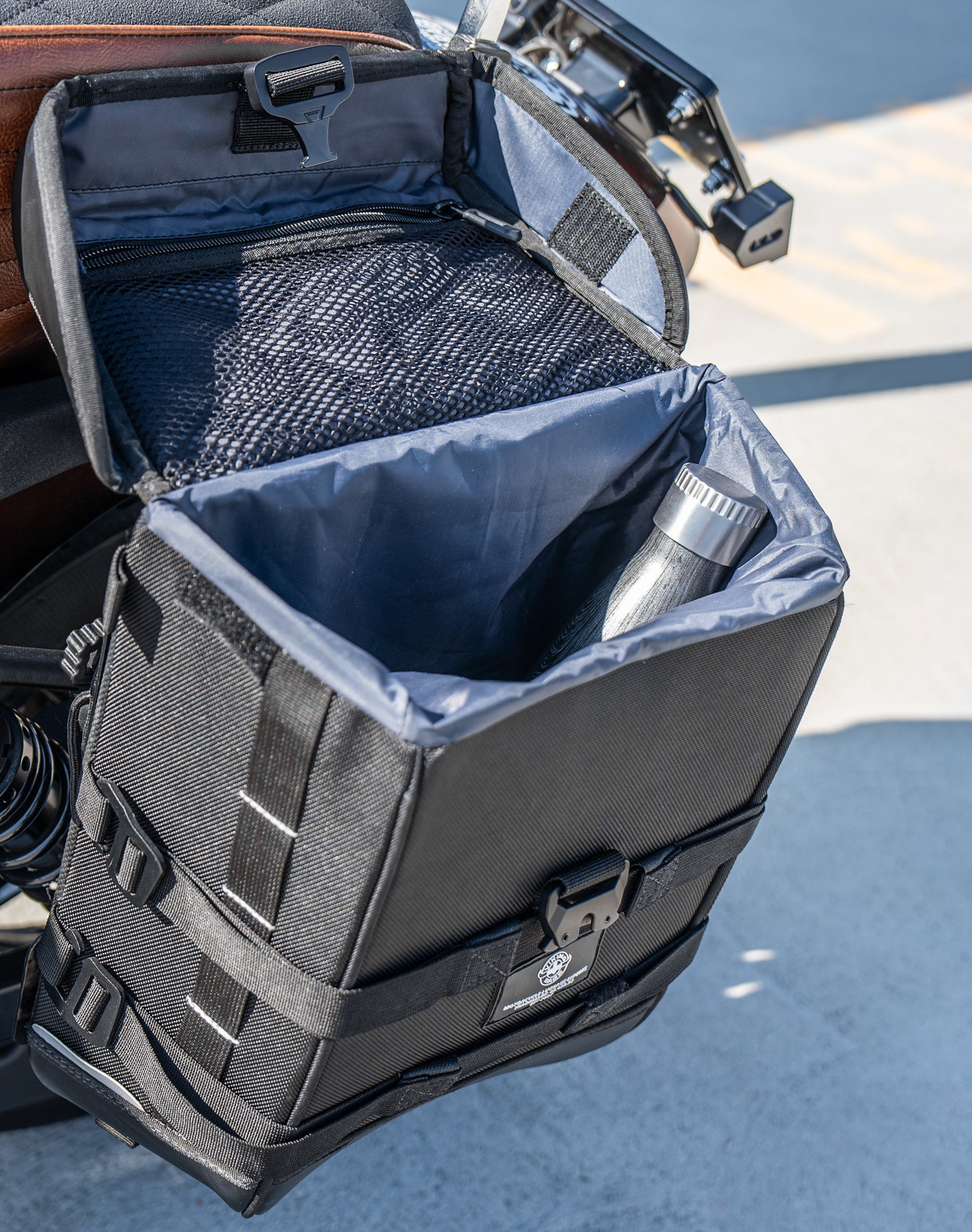 15L - Incognito Quick Mount Medium Solo Saddlebag (Left Only) for Harley Dyna Super Glide Custom FXDC/I Lifestyle
