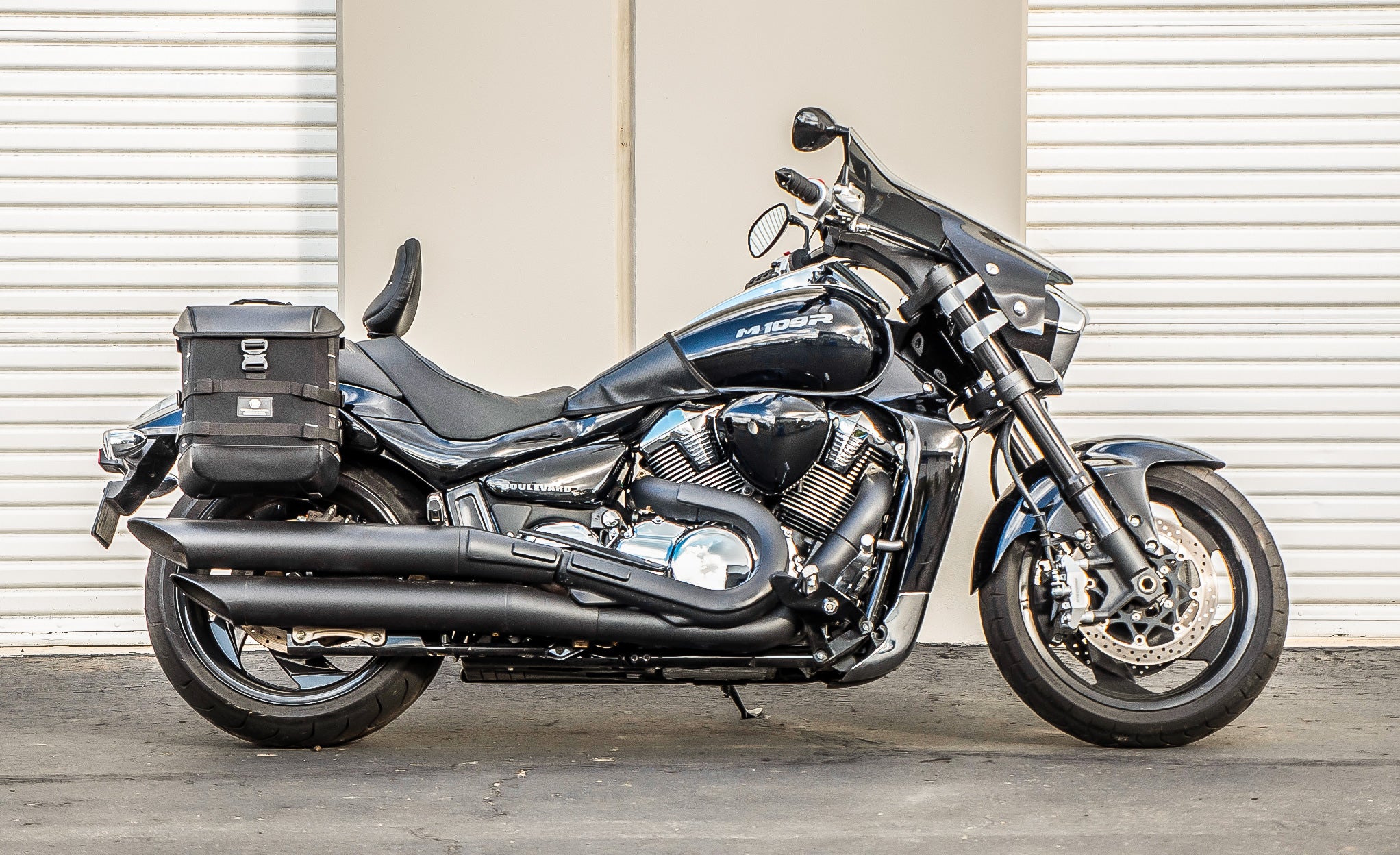 15L - Incognito Quick-Mount Medium Suzuki Boulevard M109R/VZR1800 Solo Saddlebag (Right Only) @expand