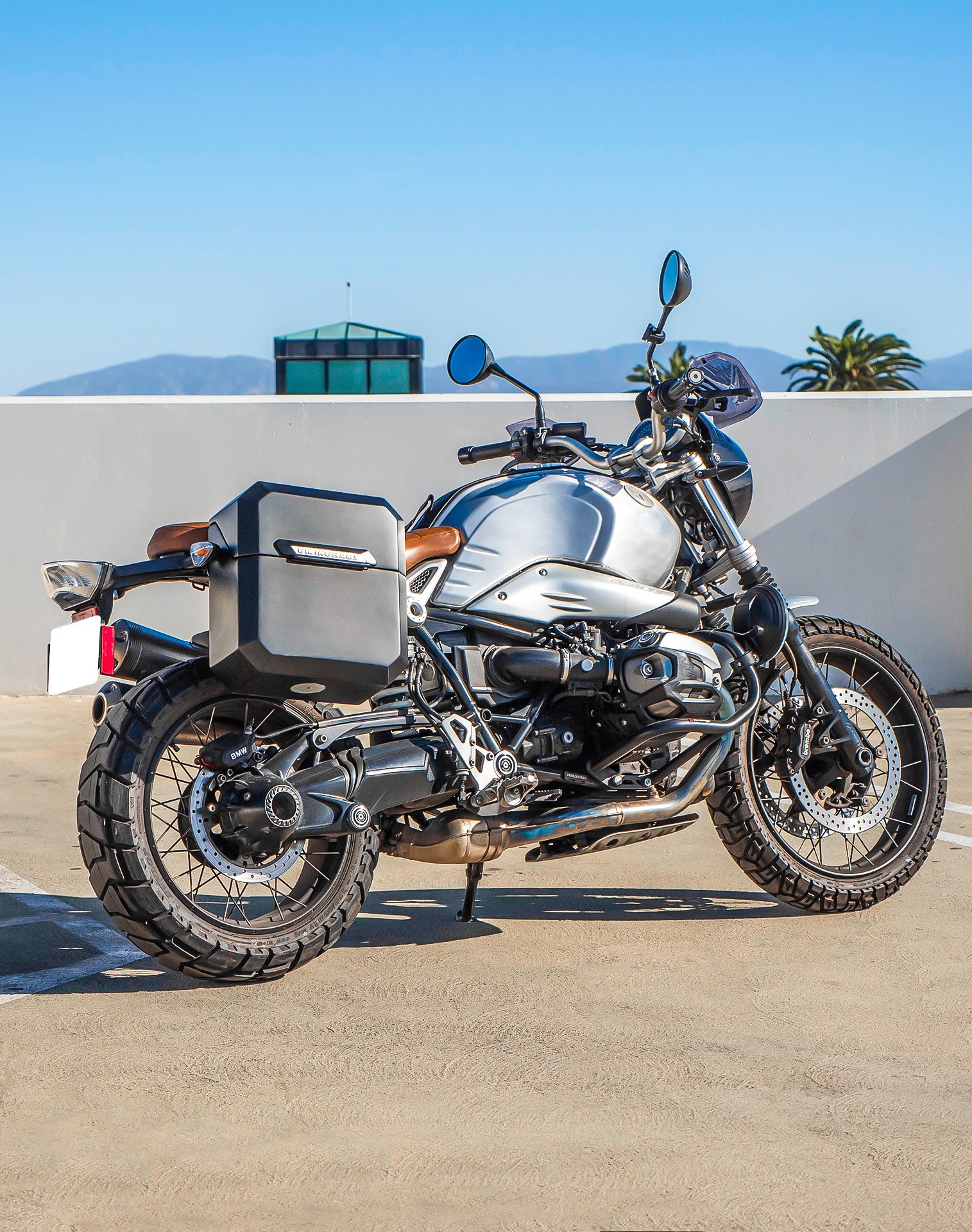 15L - Outlaw Quick Mount Medium BMW R nineT Matte Hard Solo Saddlebag (Right Only) v1