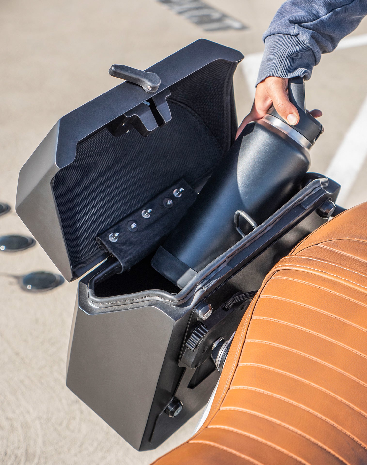 15L - Outlaw Quick Mount Medium BMW R nineT Matte Hard Solo Saddlebag (Right Only) v4