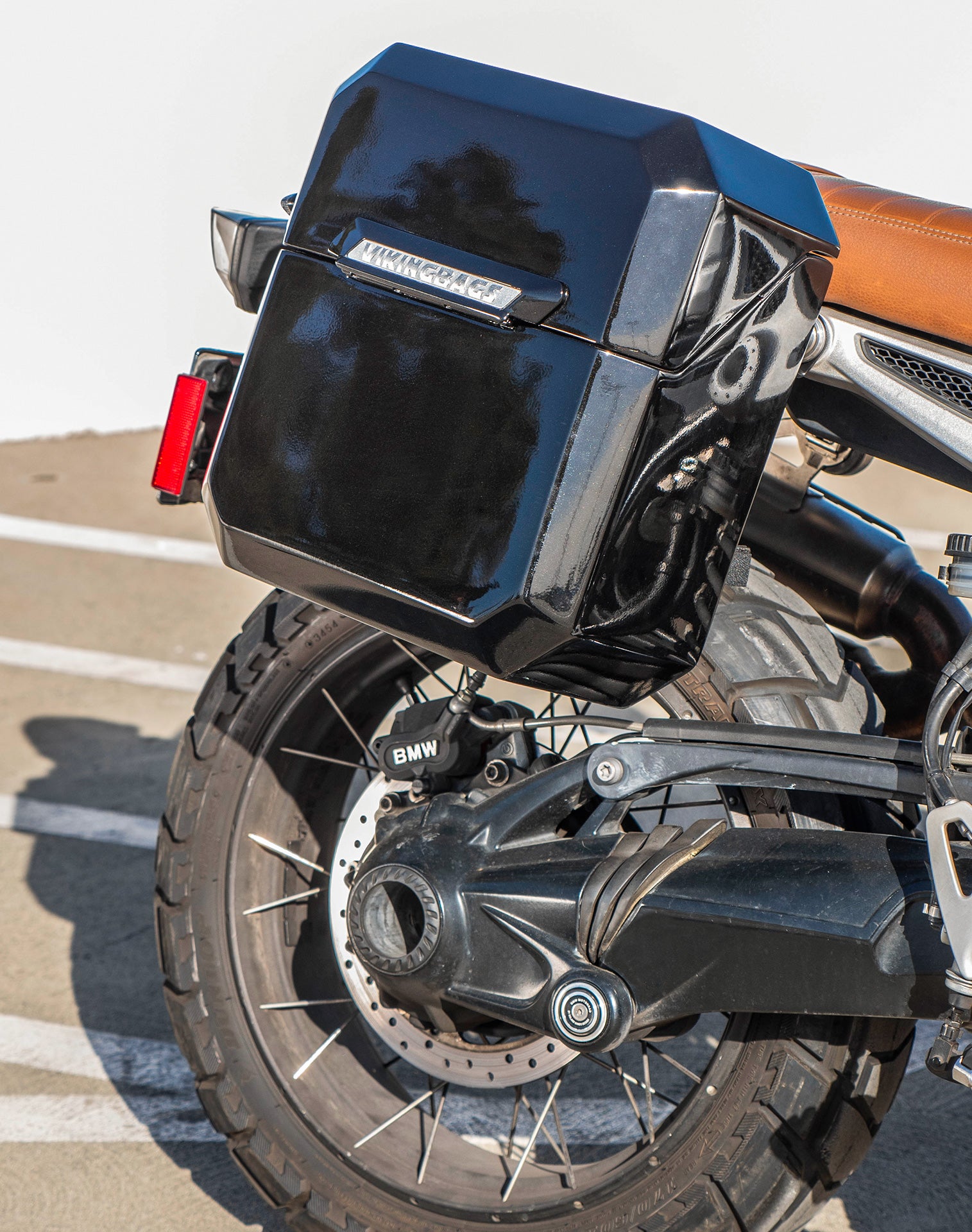 15L - Outlaw Quick Mount Medium BMW R nineT Painted Hard Solo Saddlebag (Right Only) v2