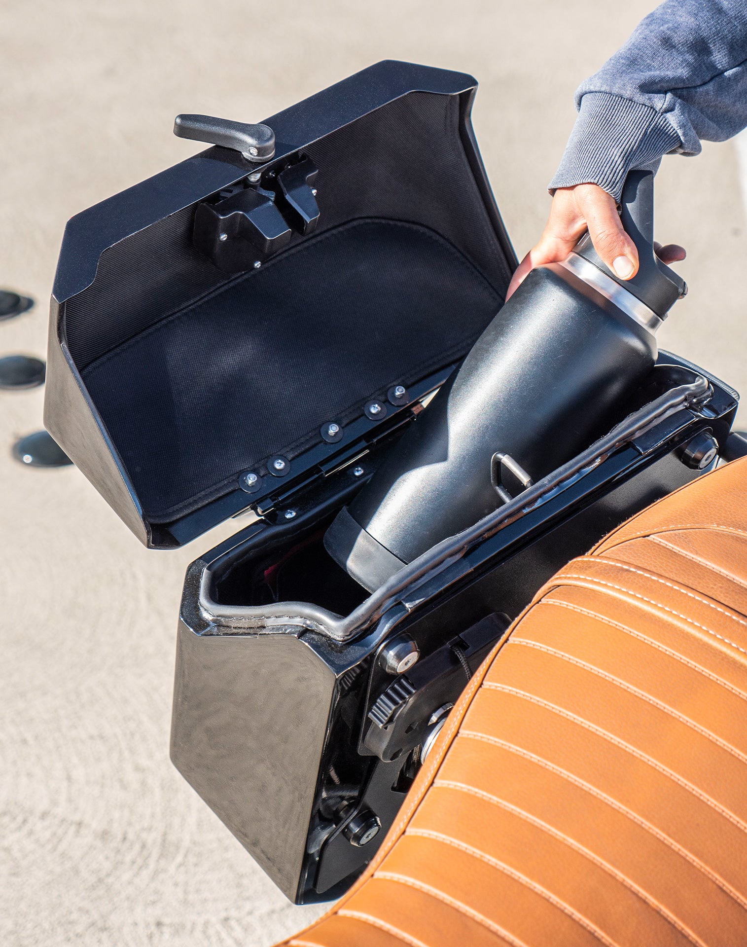 15L - Outlaw Quick Mount Medium BMW R nineT Painted Hard Solo Saddlebag (Right Only) v4