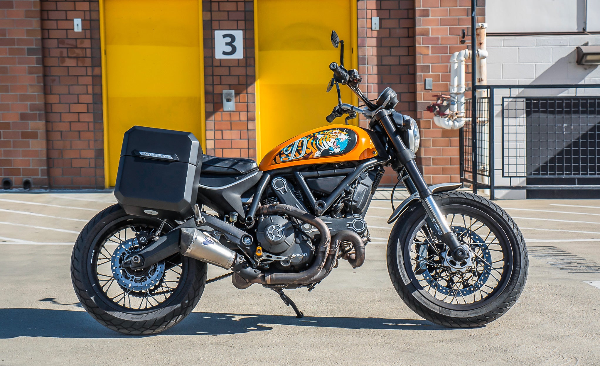 15L - Outlaw Quick-Mount Medium Ducati Scrambler (2014-17) Matte Hard Solo Saddlebag (Right Only) @expand