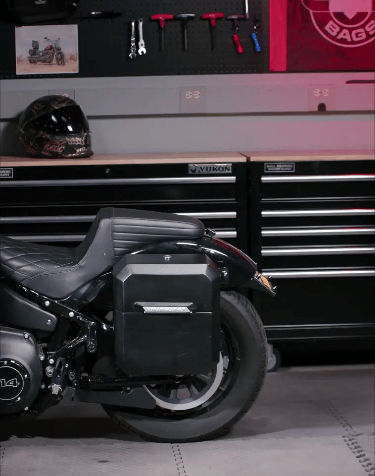 15L - Outlaw Quick-Mount Harley Softail Fat Bob FXFB/S Matte Hard Solo Saddlebag (Right Only) GIF