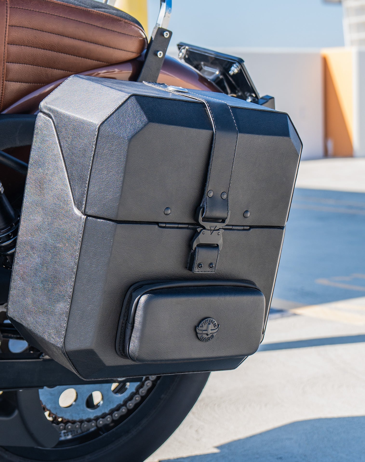 15L - Outlaw Quick Mount Medium Hard Solo Saddlebag (Left Only) for Harley Dyna Super Glide Custom FXDC/I Lifestyle