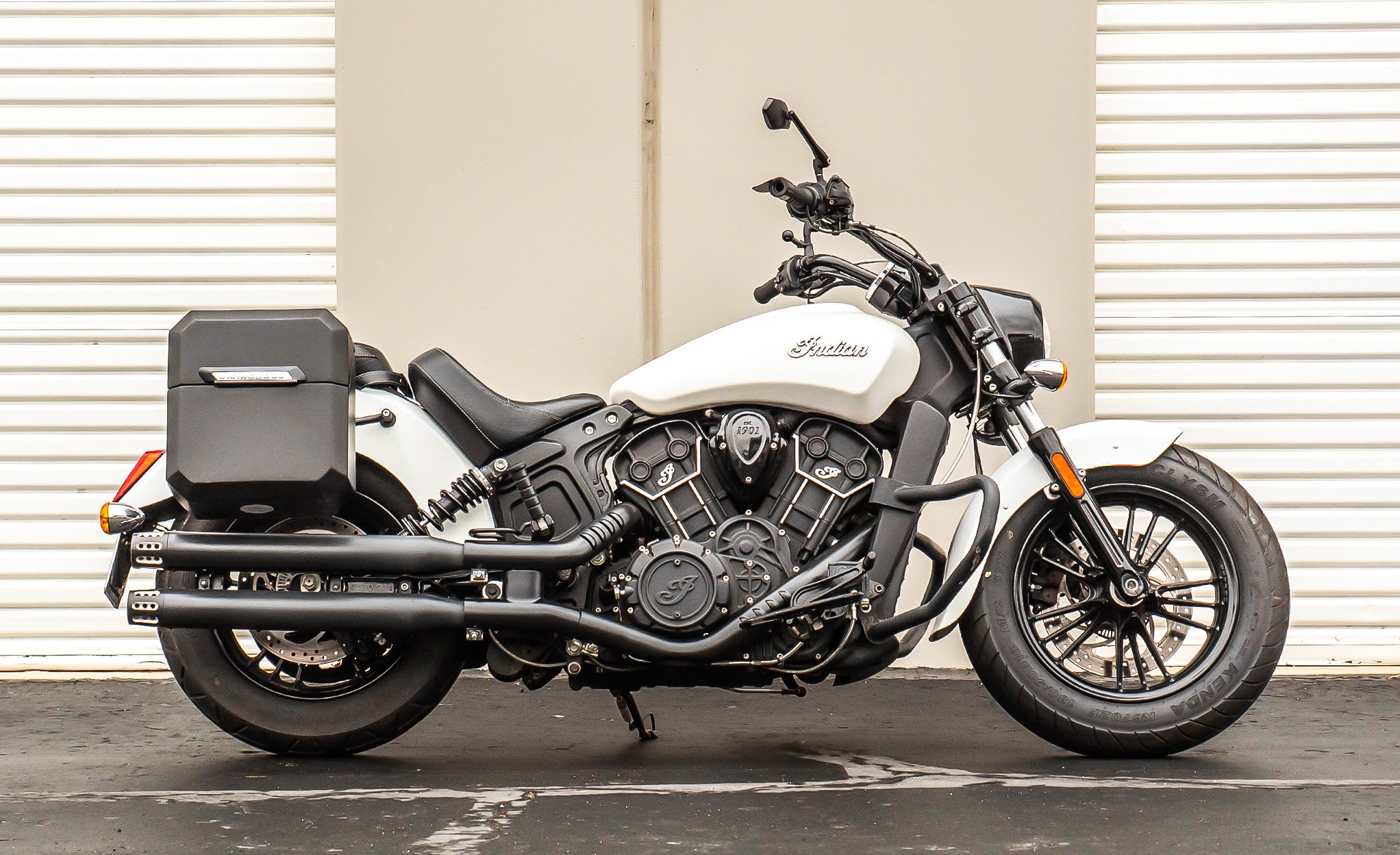 15L - Outlaw Quick Mount Medium Indian Scout Matte Hard Solo Saddlebag (Right Only) @expand