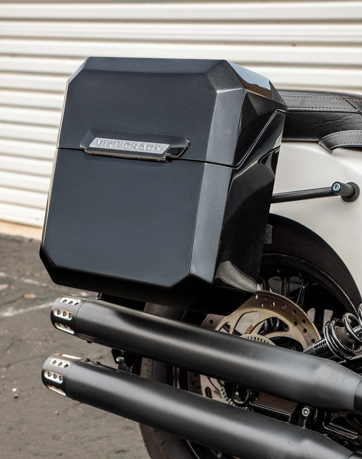 15L - Outlaw Quick Mount Medium Indian Scout Painted Hard Solo Saddlebag (Right Only) v2