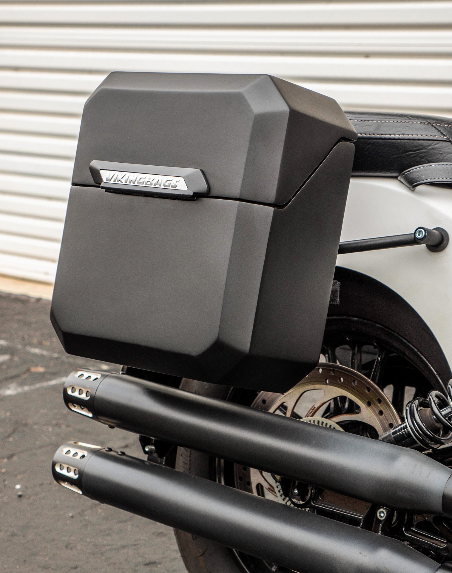 15L - Outlaw Quick Mount Medium Indian Scout Sixty Matte Hard Solo Saddlebag (Right Only) v2