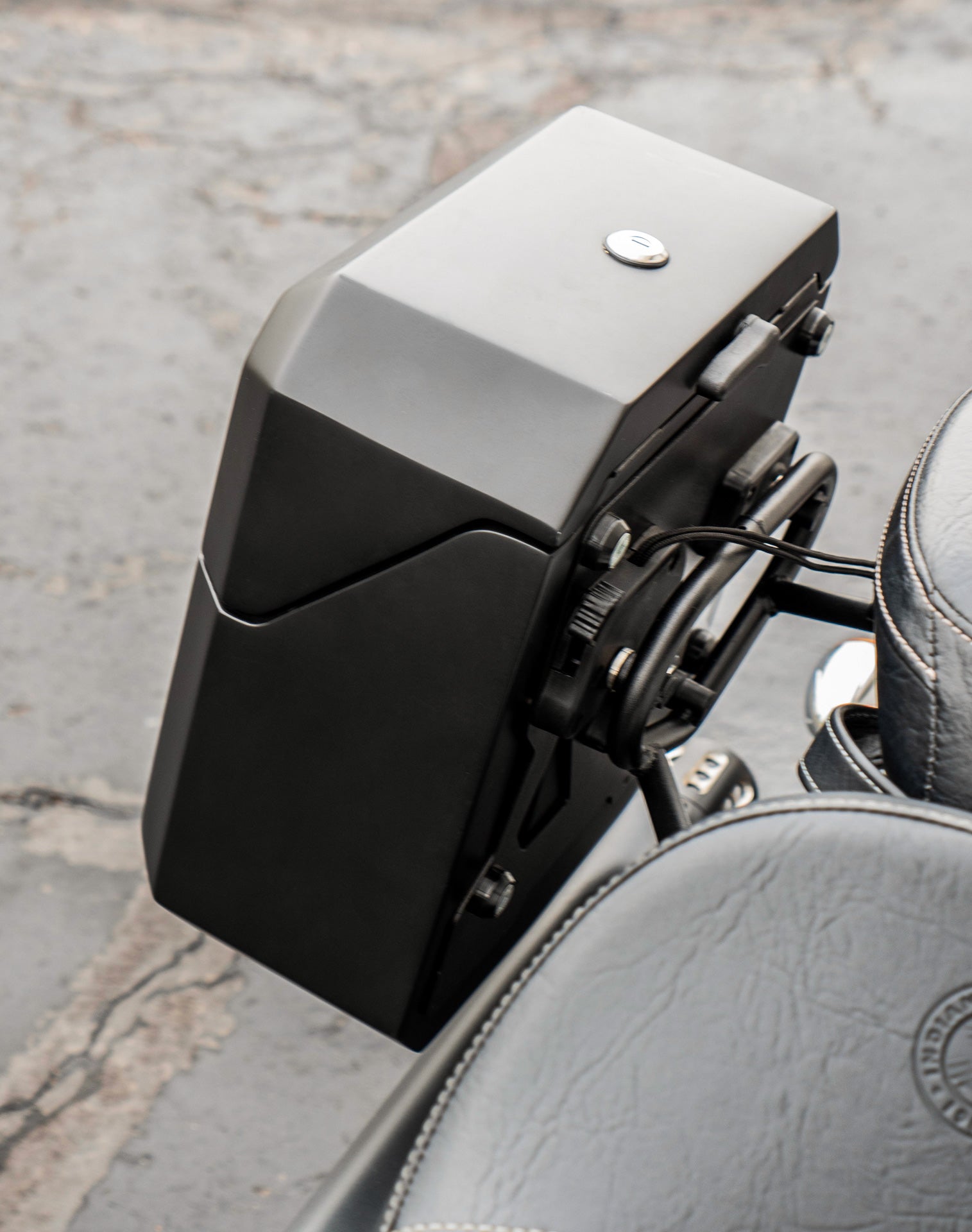 15L - Outlaw Quick Mount Medium Indian Scout Sixty Matte Hard Solo Saddlebag (Right Only) v3