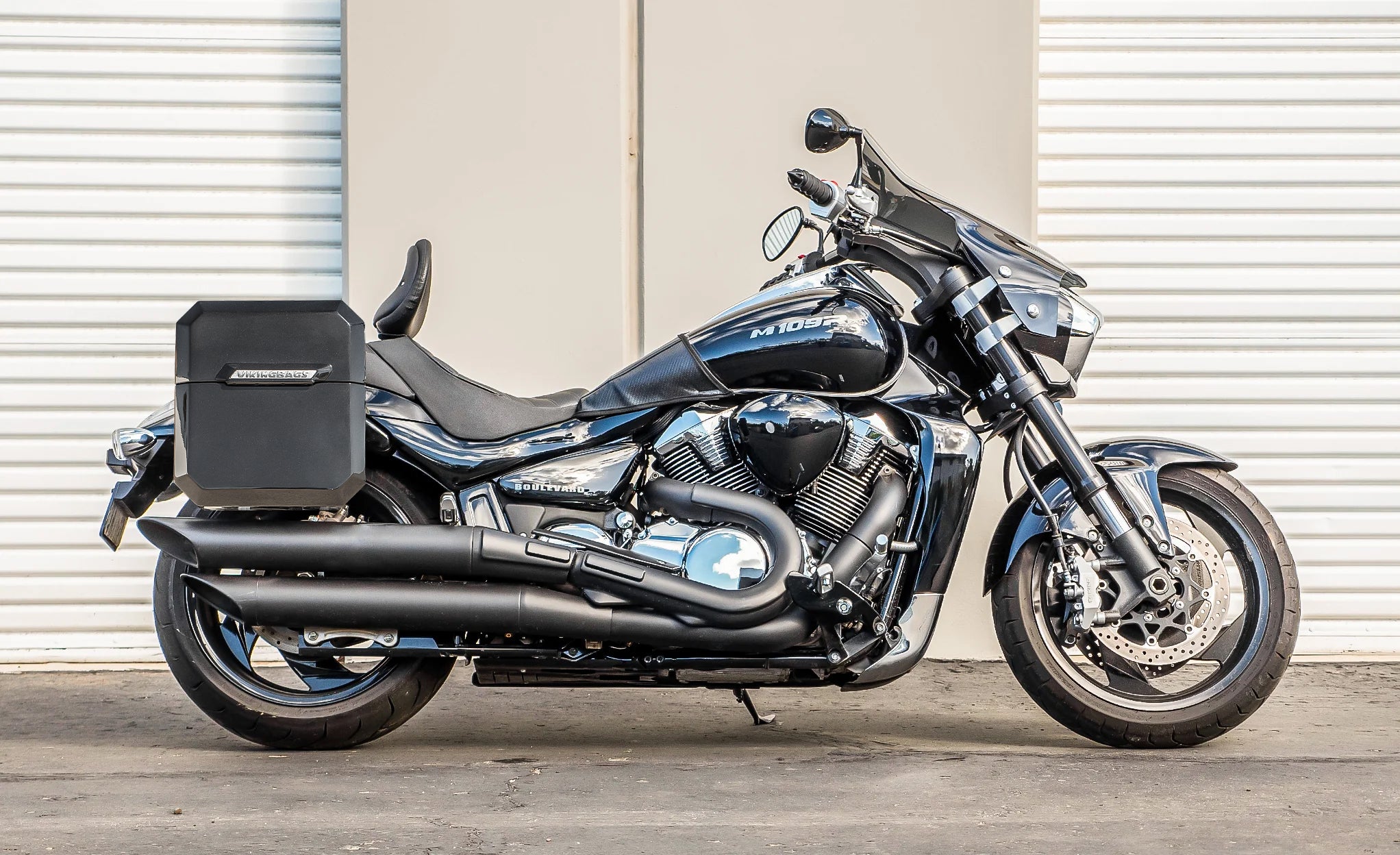 15L - Outlaw Quick Mount Medium Suzuki Boulevard M109R/VZR1800 Painted Hard Solo Saddlebag (Right Only) @expand