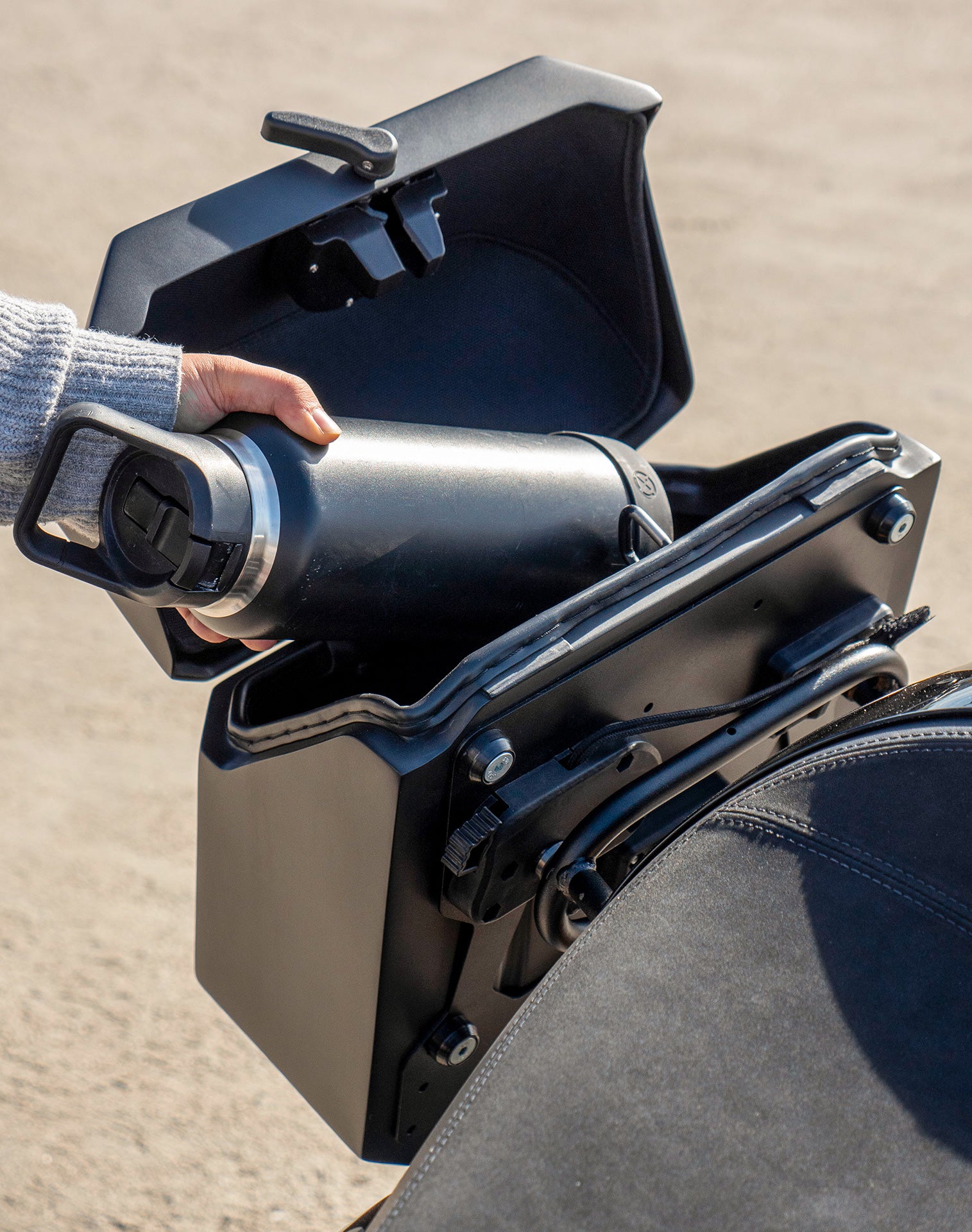 15L - Outlaw Quick Mount Medium Triumph Thruxton RS Matte Hard Solo Saddlebag (Right Only) v4