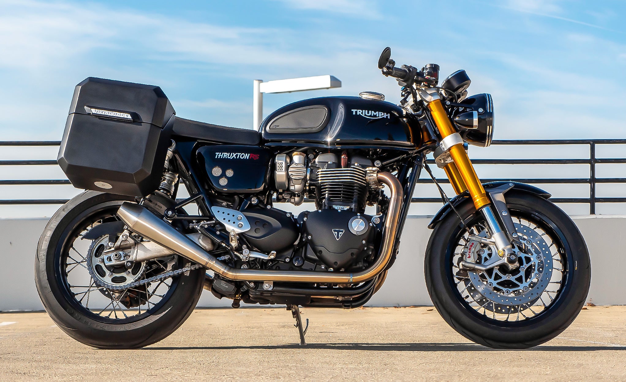 15L - Outlaw Quick Mount Medium Triumph Thruxton RS Matte Hard Solo Saddlebag (Right Only) @expand