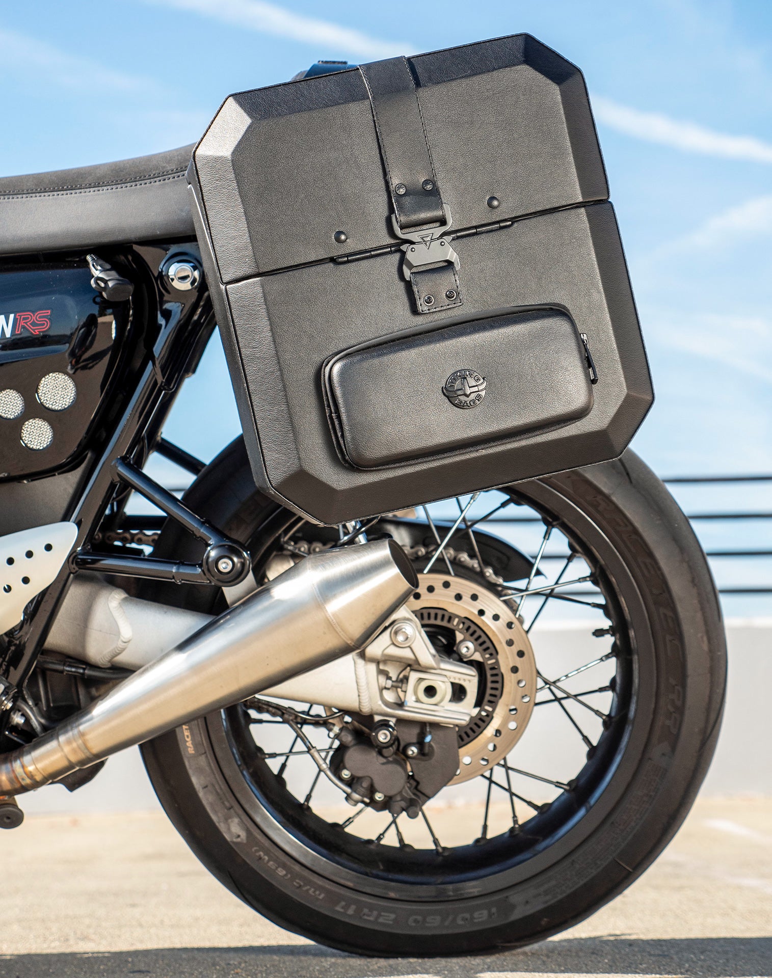 15L - Outlaw Quick Mount Medium Triumph Thruxton RS Hard Solo Saddlebag (Left Only) v2