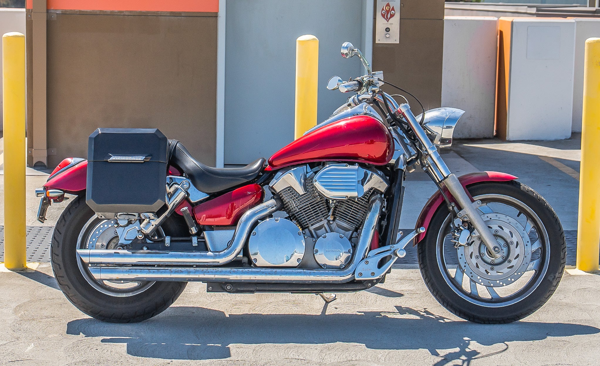 15L - Outlaw Quick Mount Medium Honda VTX 1300 C Painted Hard Solo Saddlebag (Right Only) Lifestyle @expand