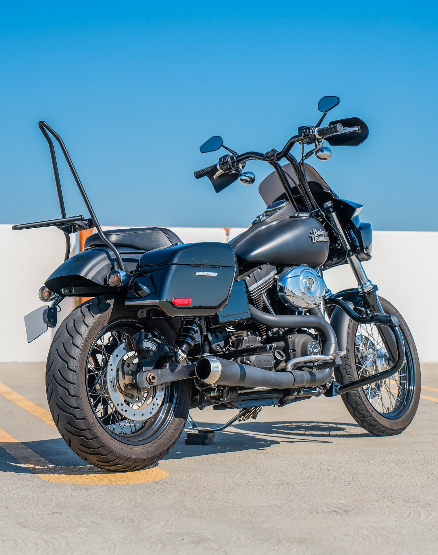 18L - Aegis Quick Mount Medium Shock Cut-Out Harley Dyna Street Bob FXDB/I Painted Hard Saddlebags Lifestyle
