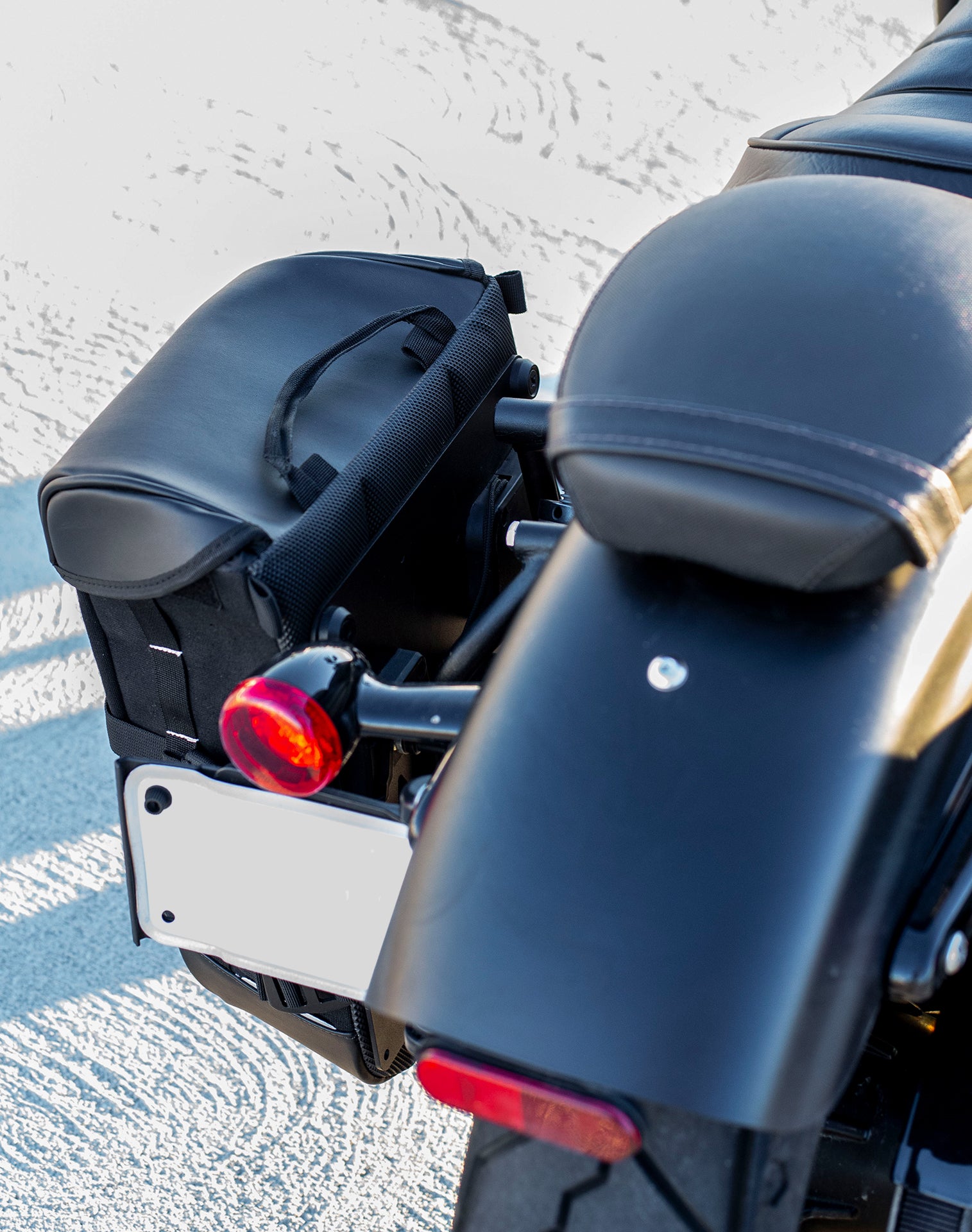 15L - Incognito Quick Mount Medium Solo Motorcycle Saddlebag (Left Only) for Harley Sportster 883 Iron XL883N v2