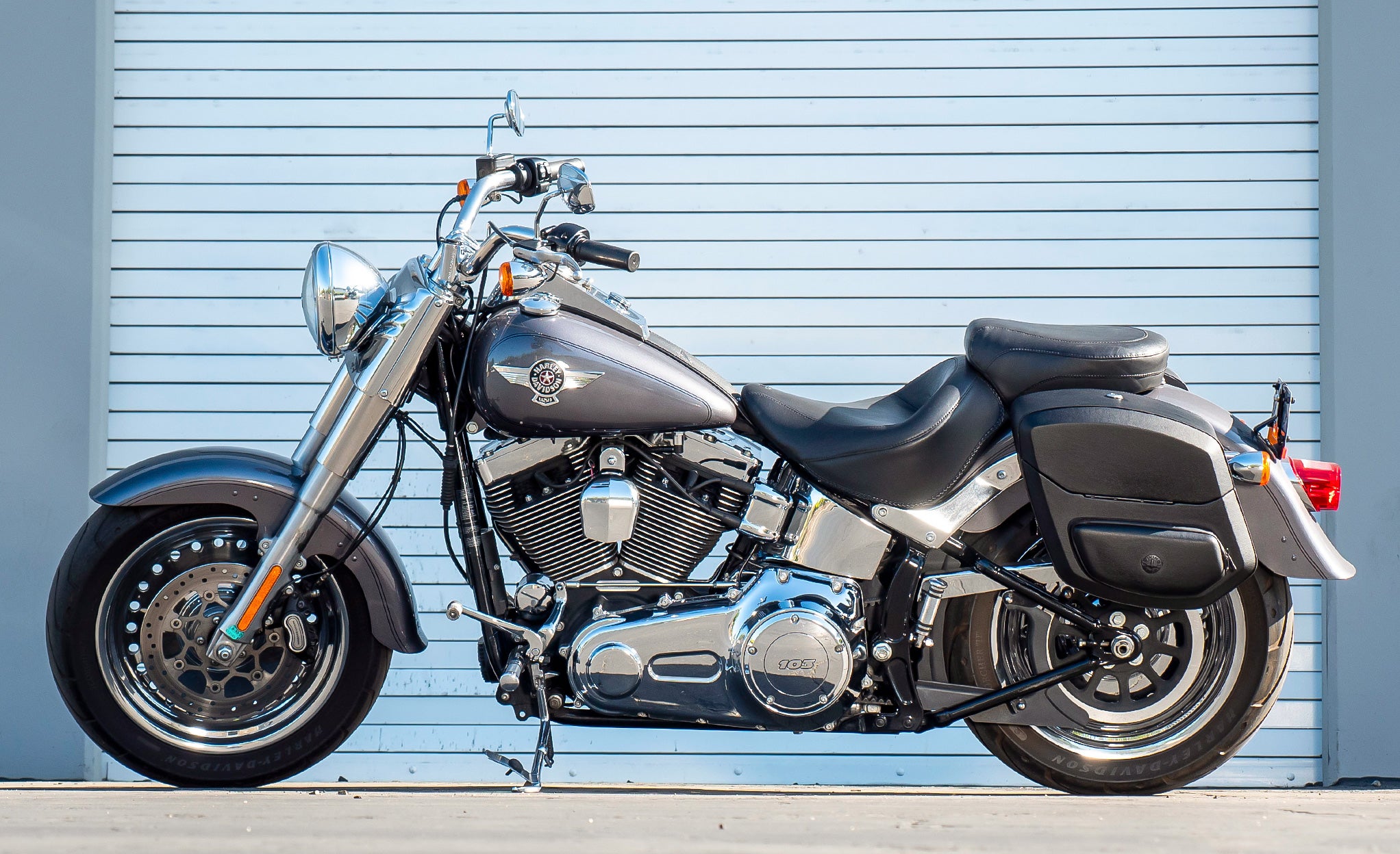 20L - Ironclad Quick-Mount Medium Hard Solo Saddlebag (Left Only) for Harley Softail Fat Boy Lo FLSTFB Bag on Bike @expand