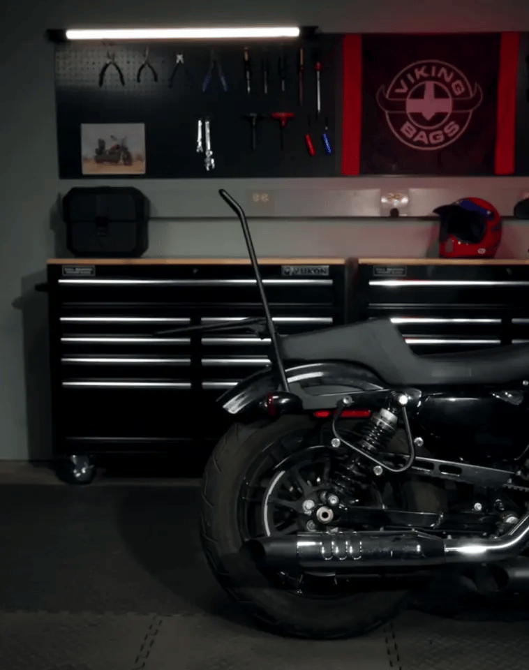 20L - Outlaw Quick-Mount Small Royal Enfield Meteor 350 Leather Wrapped Hard Saddlebags QDS GIF