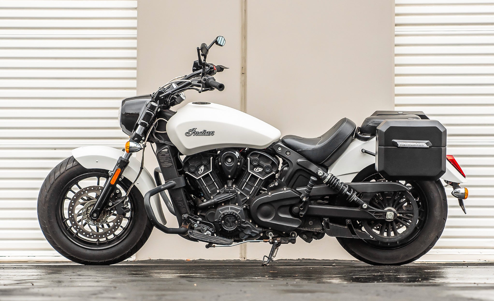 20L - Outlaw Quick-Mount Small Indian Scout Classic Matte Hard Saddlebags Lifestyle @expand