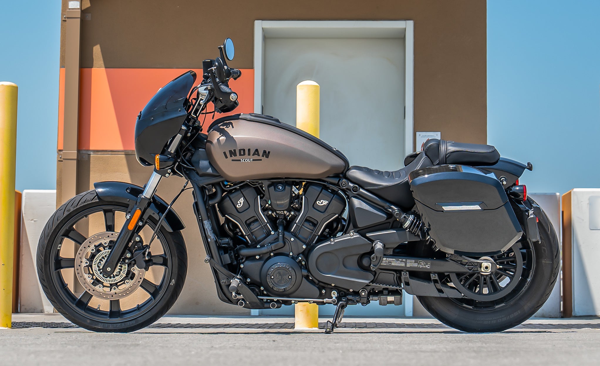 24L - Ironclad Quick-Mount Medium Indian Sport Scout Painted Hard Saddlebags Life Style Photo @expand