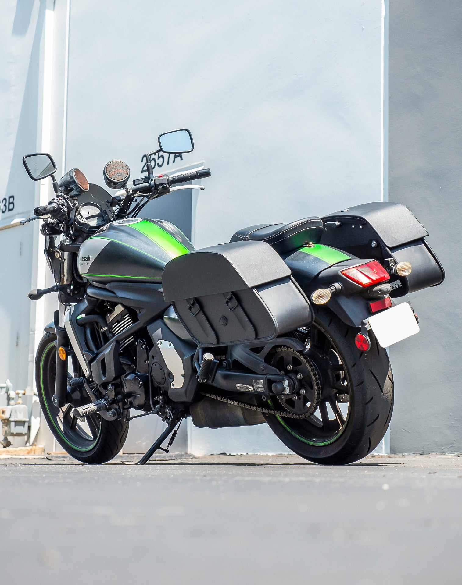 28L - Baelor Medium Quick Mount Kawasaki Vulcan S VN650 Motorcycle Saddlebags v1