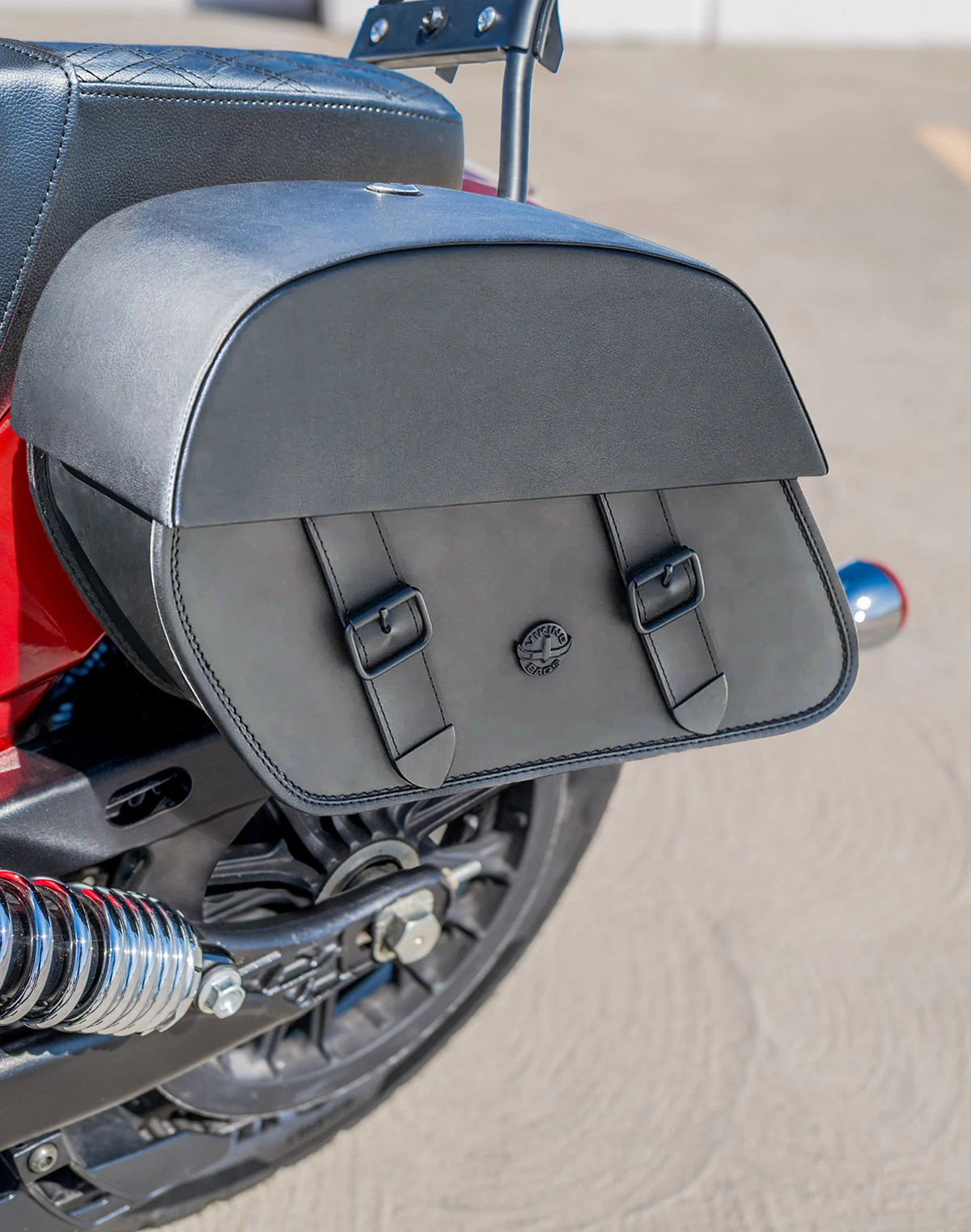 28L - Baelor Medium Hard Mount Indian Scout Sixty Classic 2025+ Motorcycle Saddlebags Lifestyle