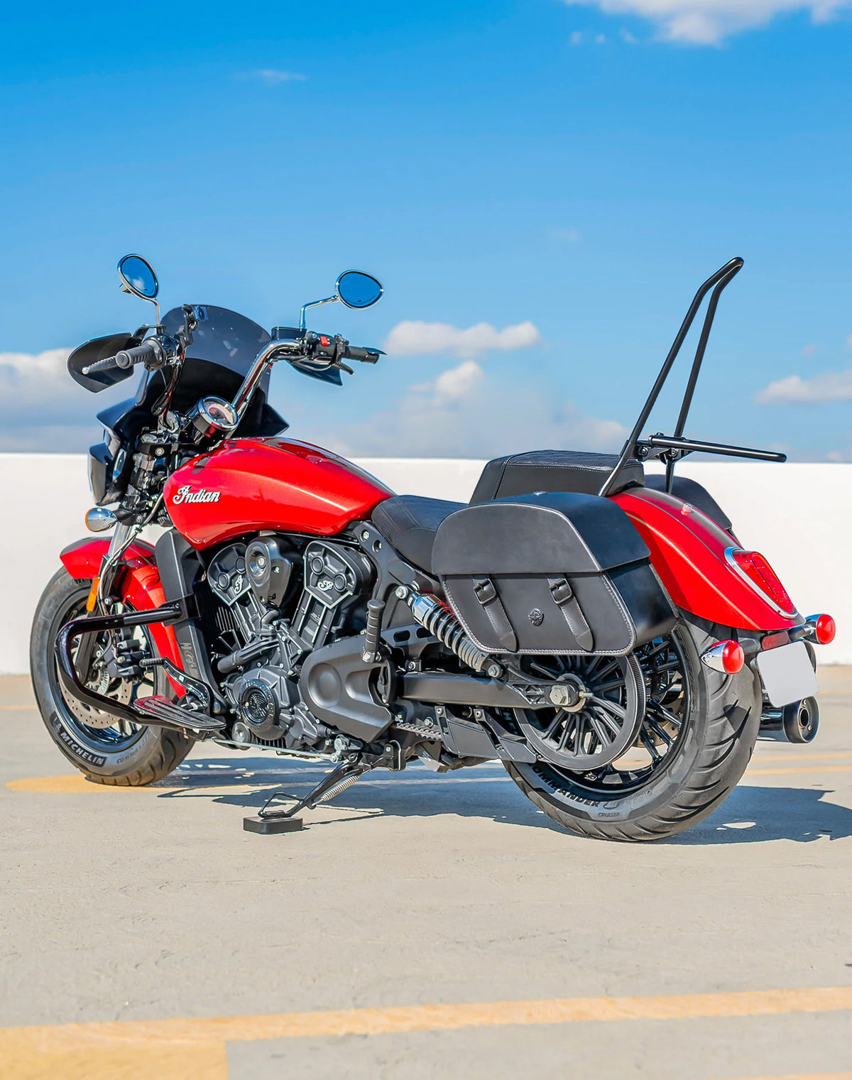 28L - Baelor Medium Hard Mount Indian Scout Classic 2025+ Motorcycle Saddlebags Lifestyle