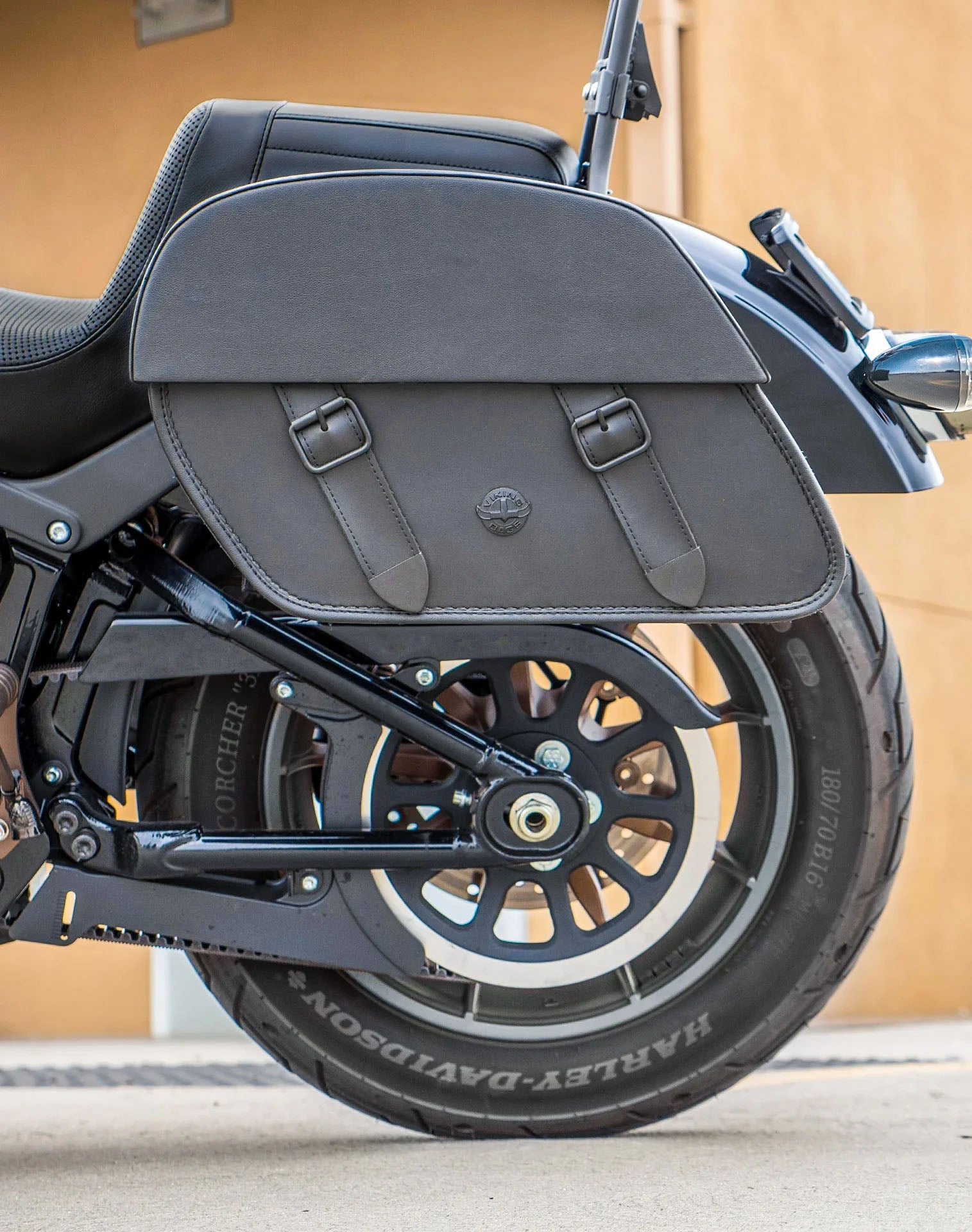 28L - Baelor Medium Quick-Mount Saddlebags For 2025+ Harley Softail Low Rider S FXLRS Vertical Lifestyle