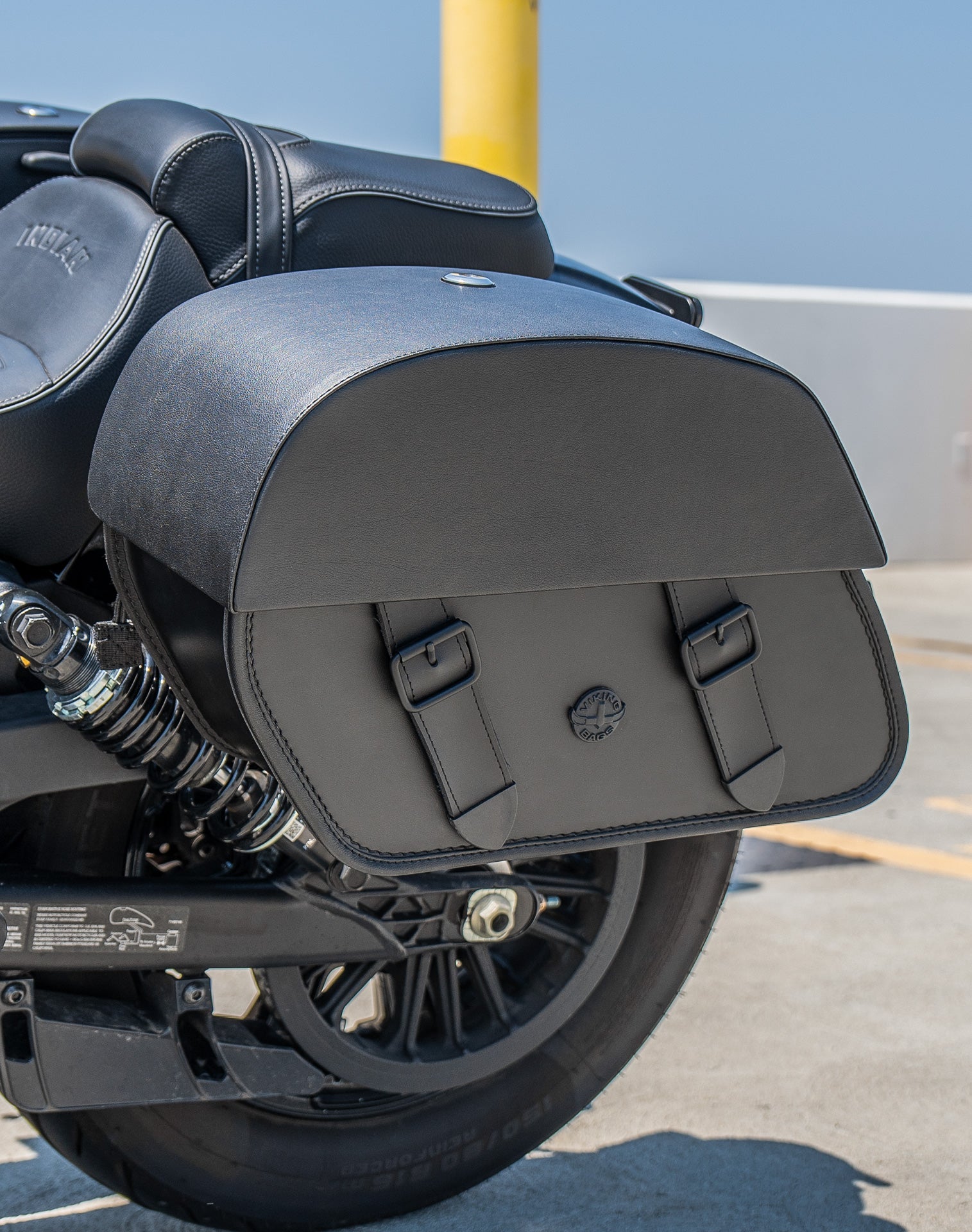 28L - Baelor Quick-Mount Medium Indian Sport Scout Motorcycle Saddlebags Life style