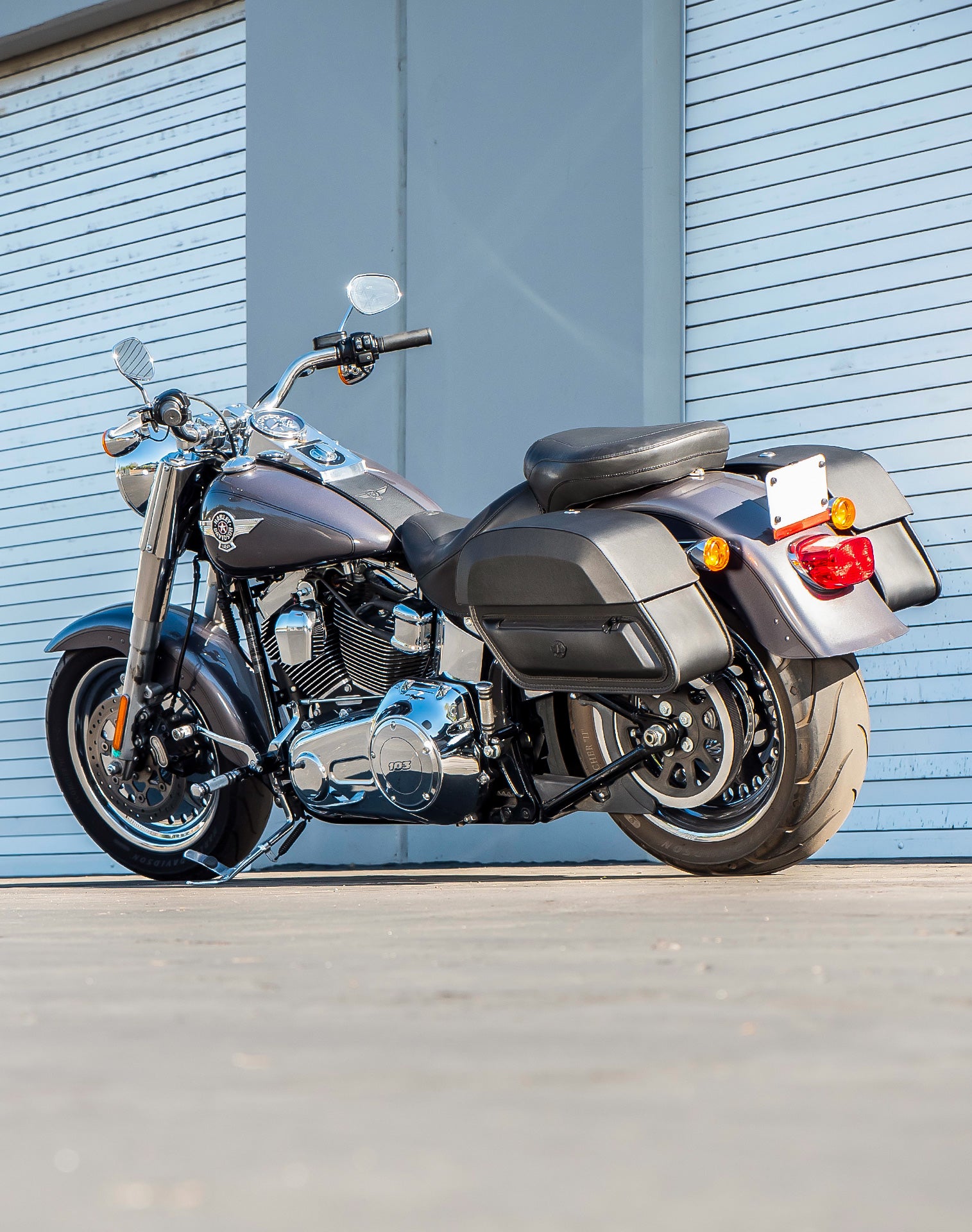 28L - Pantheon Medium Quick-Mount Motorcycle Saddlebags for Harley Softail Fat Boy Lo FLSTFB v1