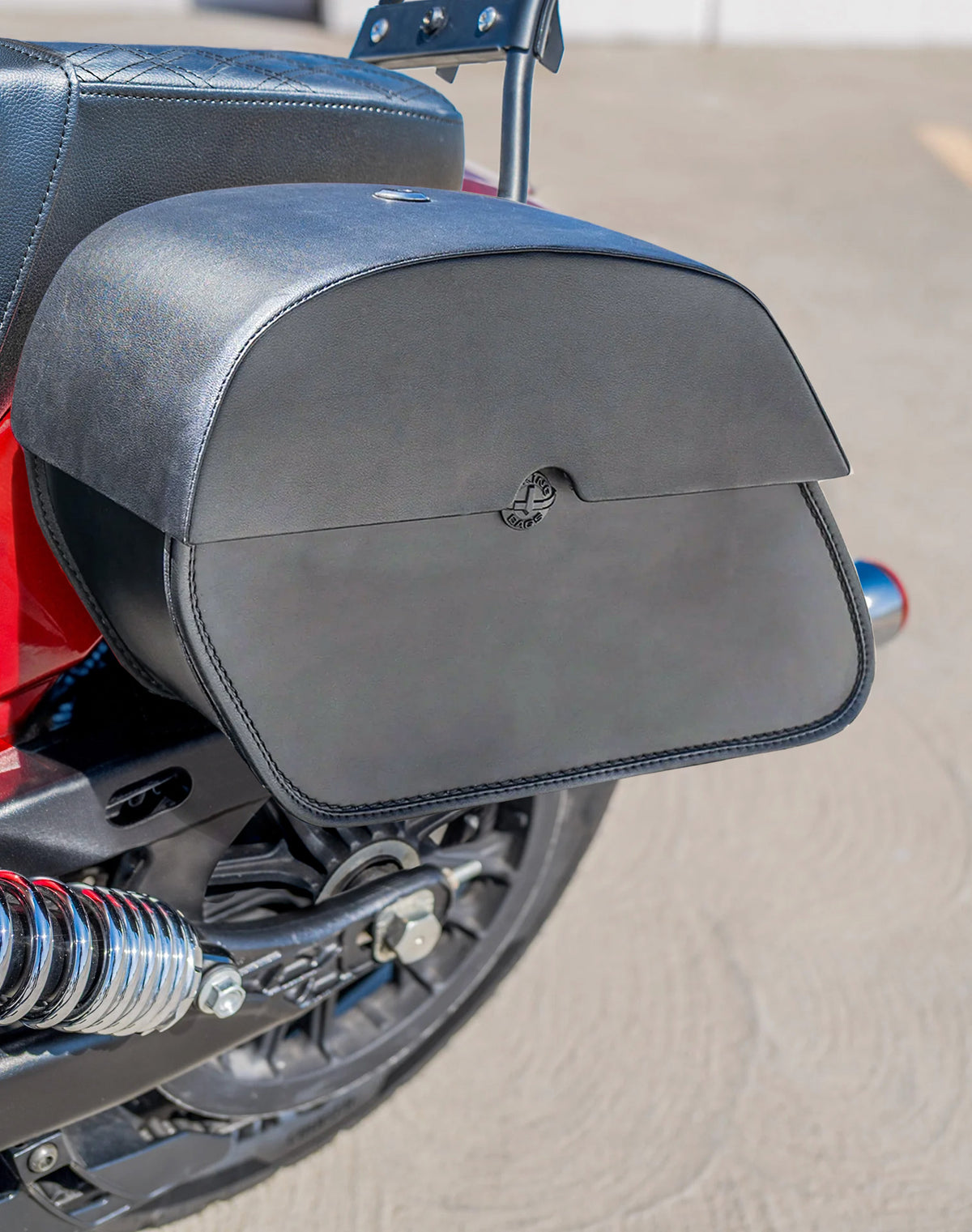 28L - Panzer Medium Hard Mount Indian Scout Sixty Classic 2025+ Motorcycle Saddlebags Lifestyle