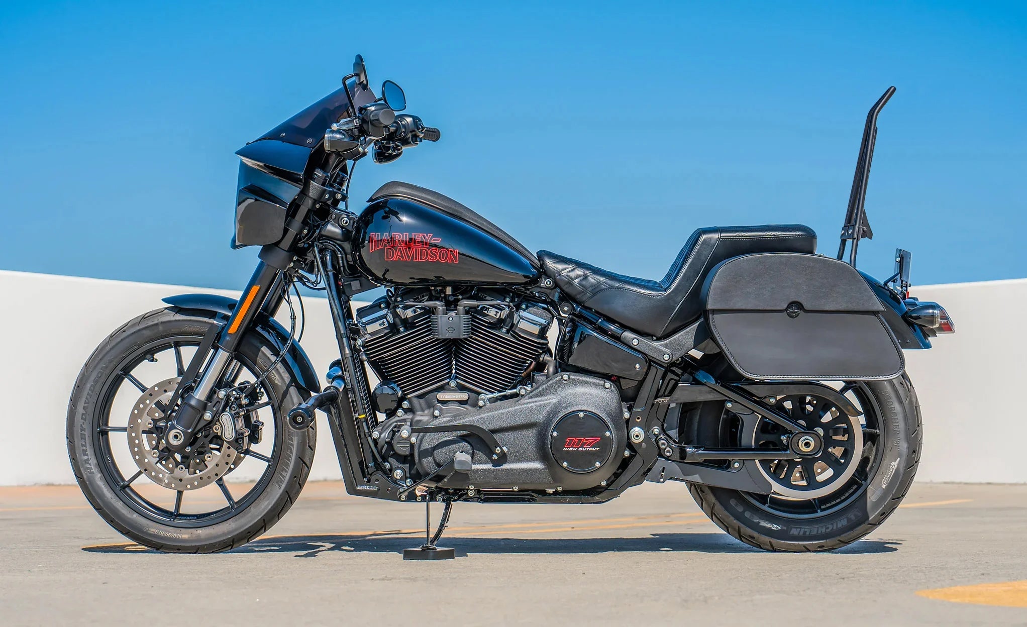 28L - Panzer Medium Quick-Mount Leather Saddlebags For 2025+ Harley Softail Low Rider S FXLRS Lifestyle @expand