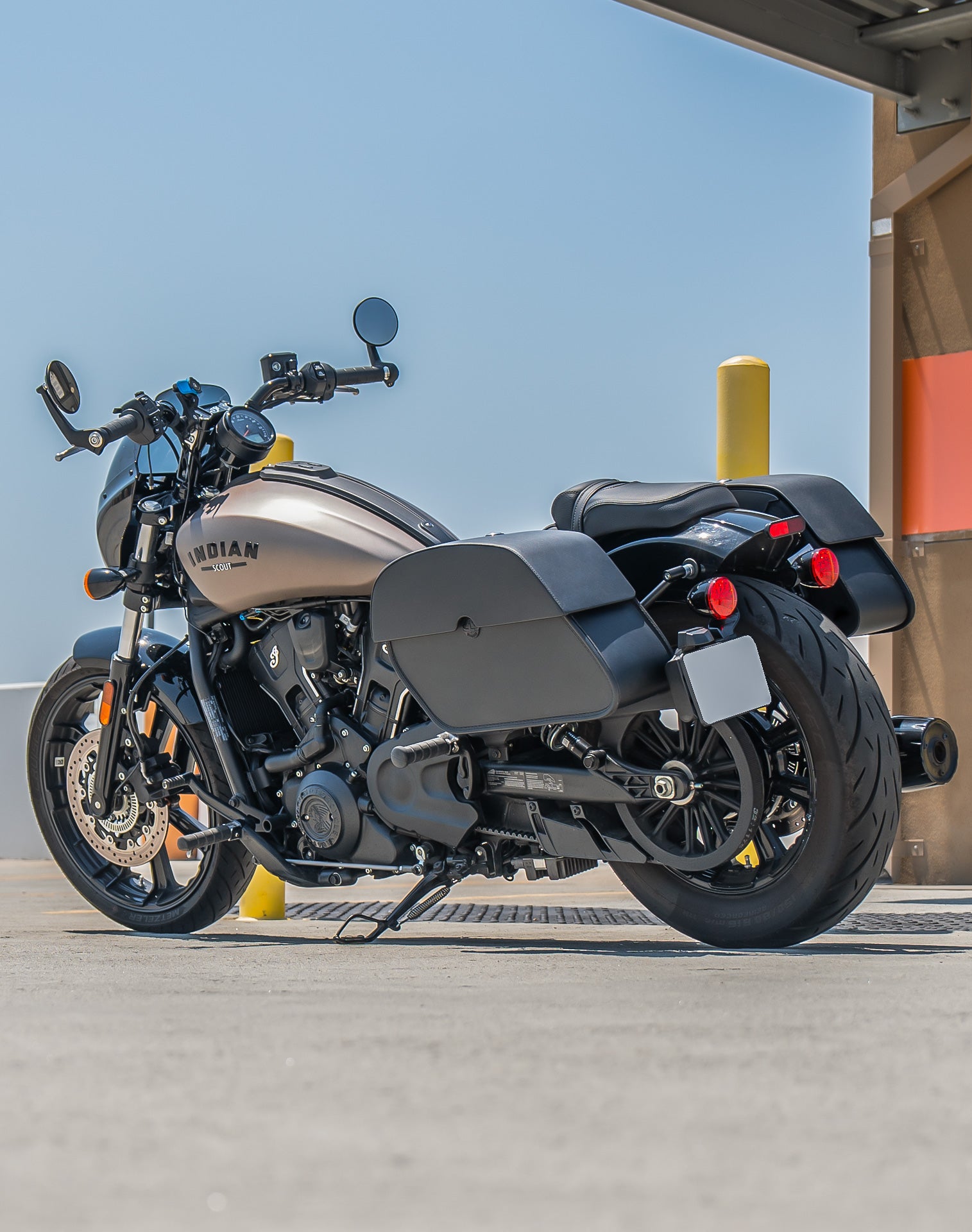 28L - Panzer Quick-Mount Medium Indian Sport Scout Motorcycle Saddlebags Life style