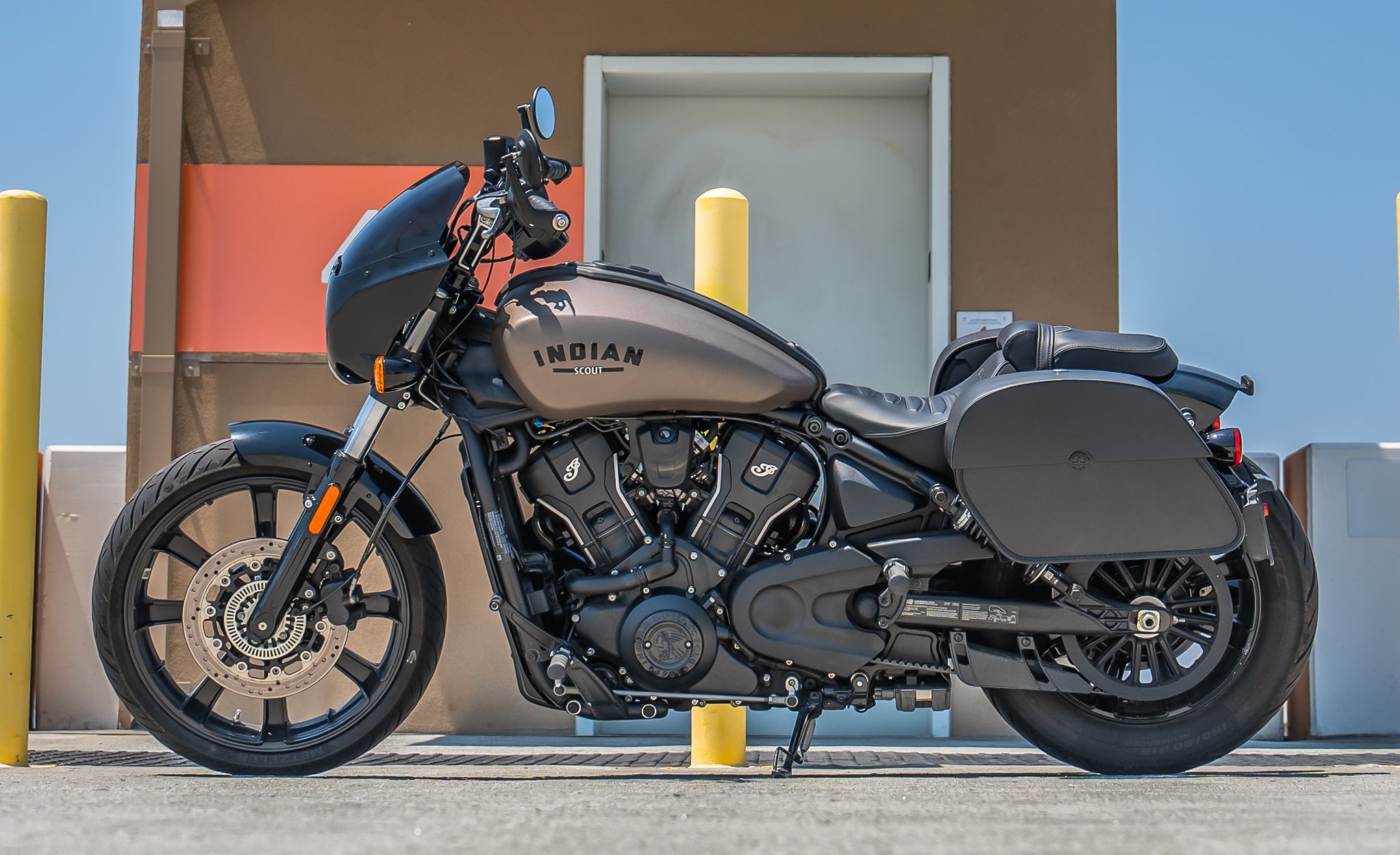 28L - Panzer Quick-Mount Medium Indian Sport Scout Sixty Motorcycle Saddlebags Life Style Photo @expand